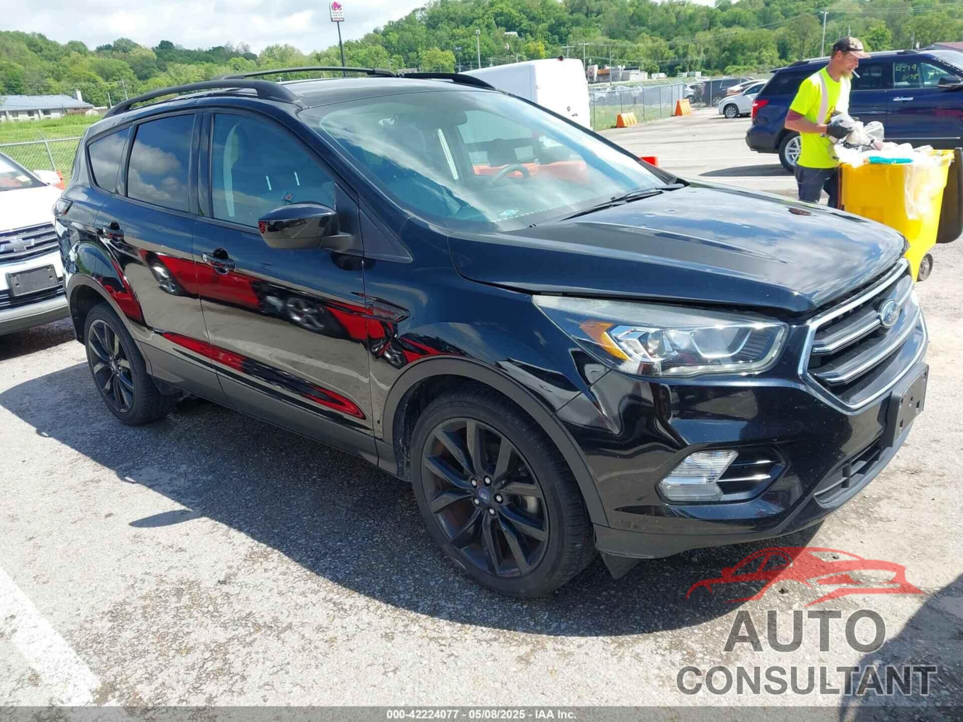 FORD ESCAPE 2017 - 1FMCU0GD0HUC66077