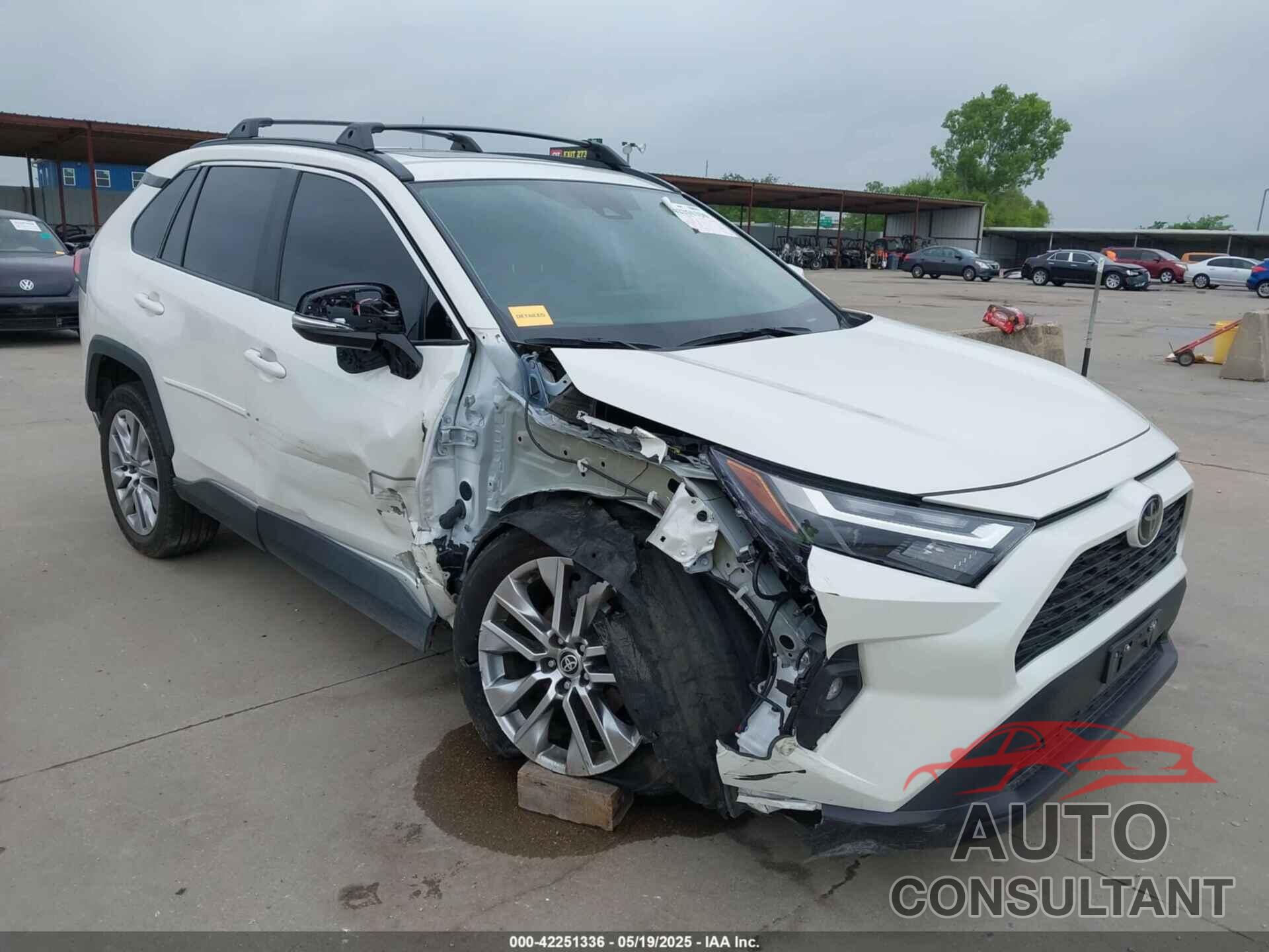 TOYOTA RAV4 2022 - 2T3C1RFV6NW211580