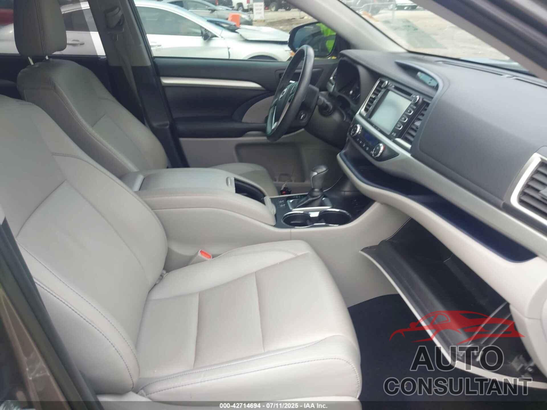 TOYOTA HIGHLANDER 2019 - 5TDKZRFH7KS318956