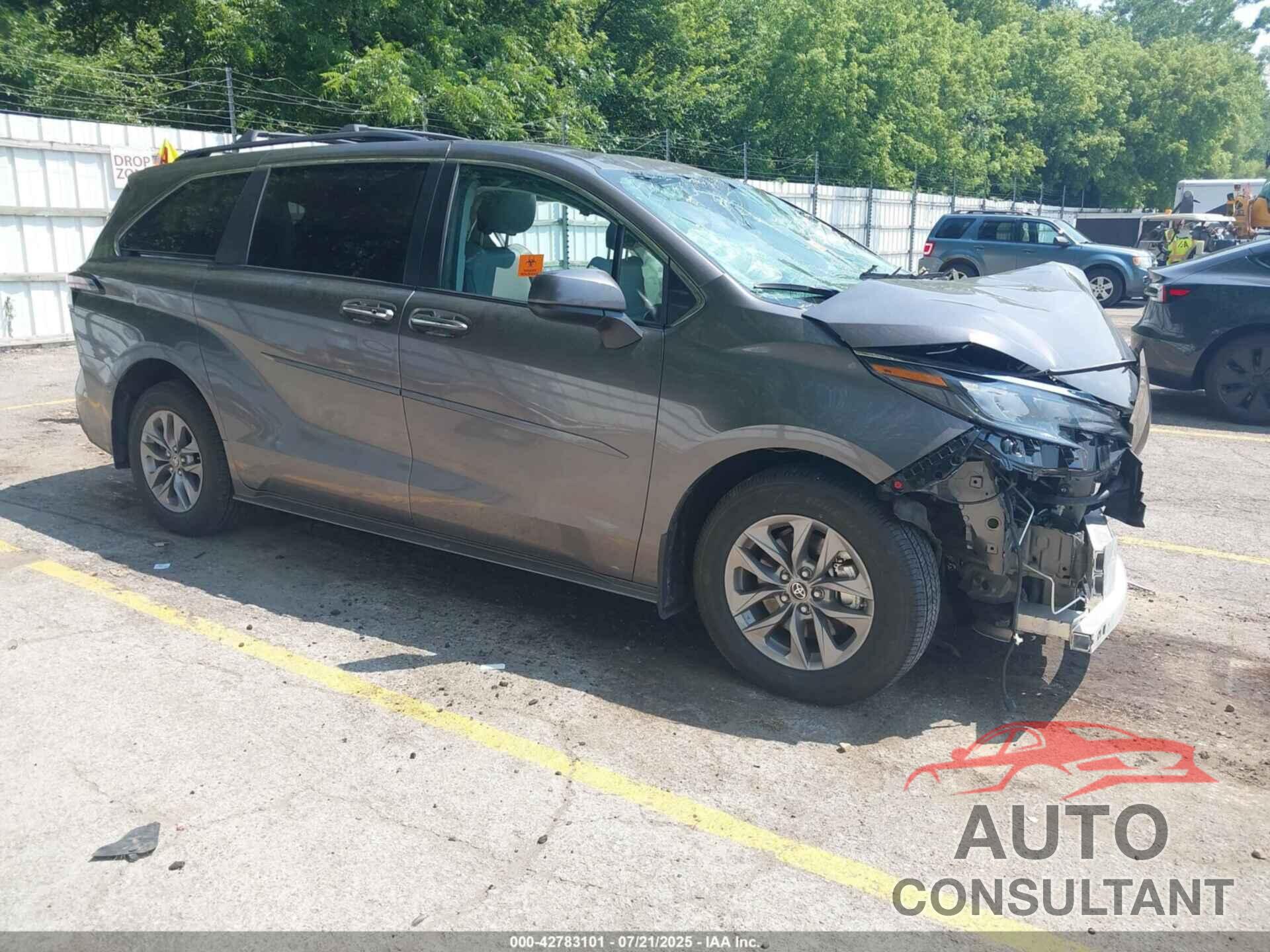 TOYOTA SIENNA 2024 - 5TDYSKFC2RS125232