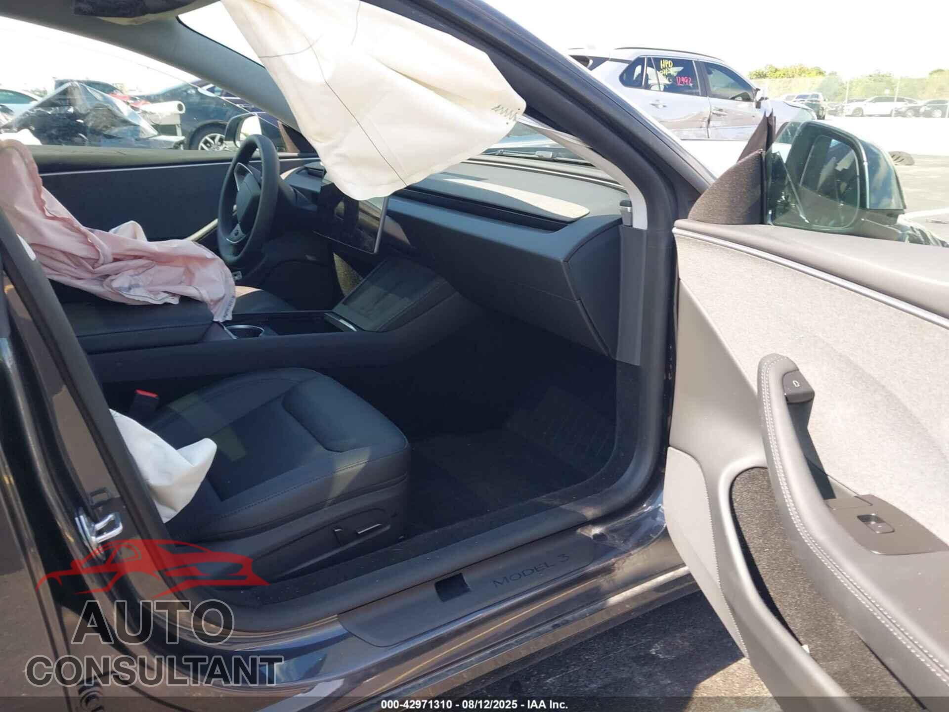 TESLA MODEL 3 2025 - 5YJ3E1EA5SF007357