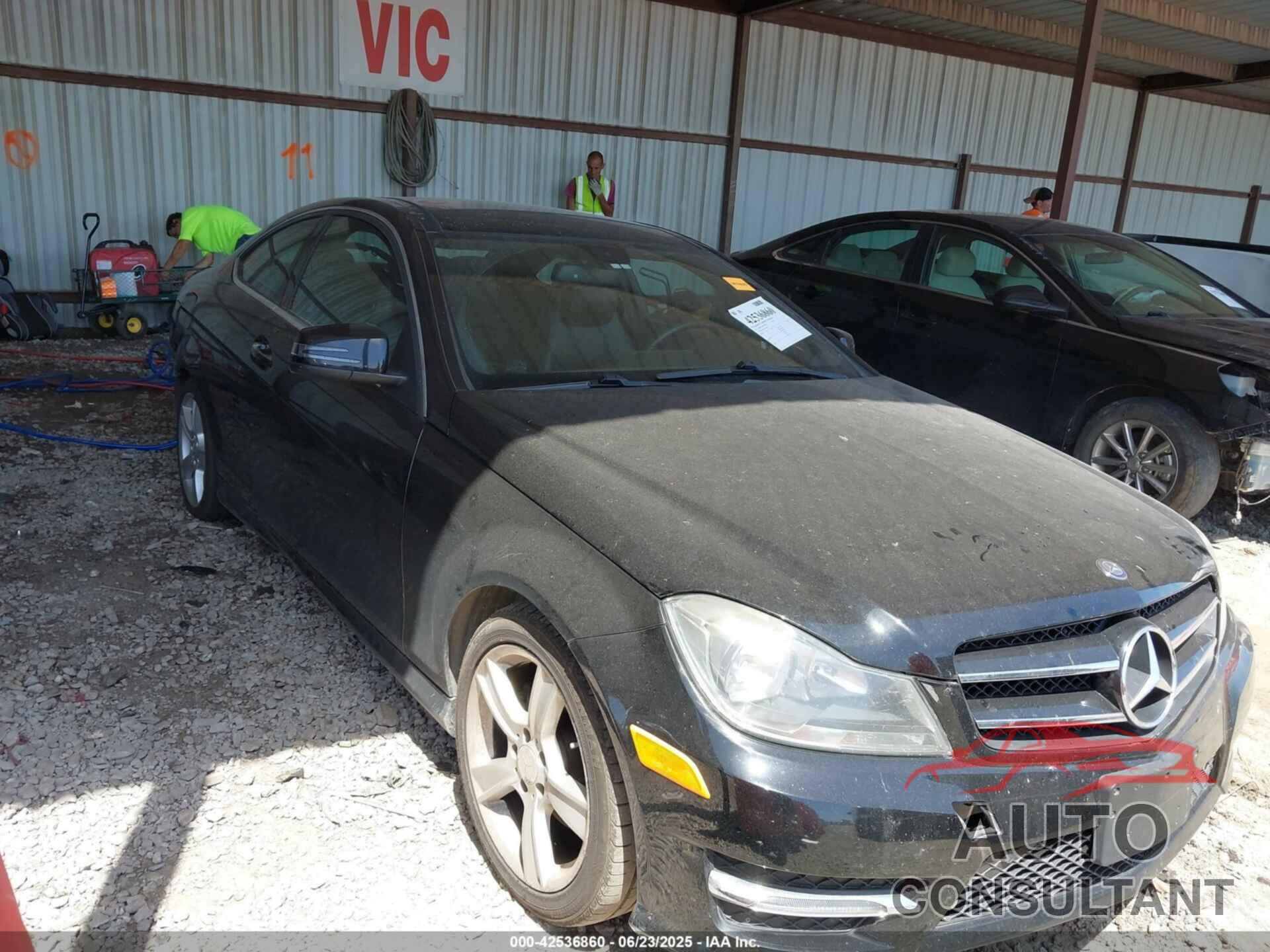 MERCEDES-BENZ C 250 2015 - WDDGJ4HB7FG363989