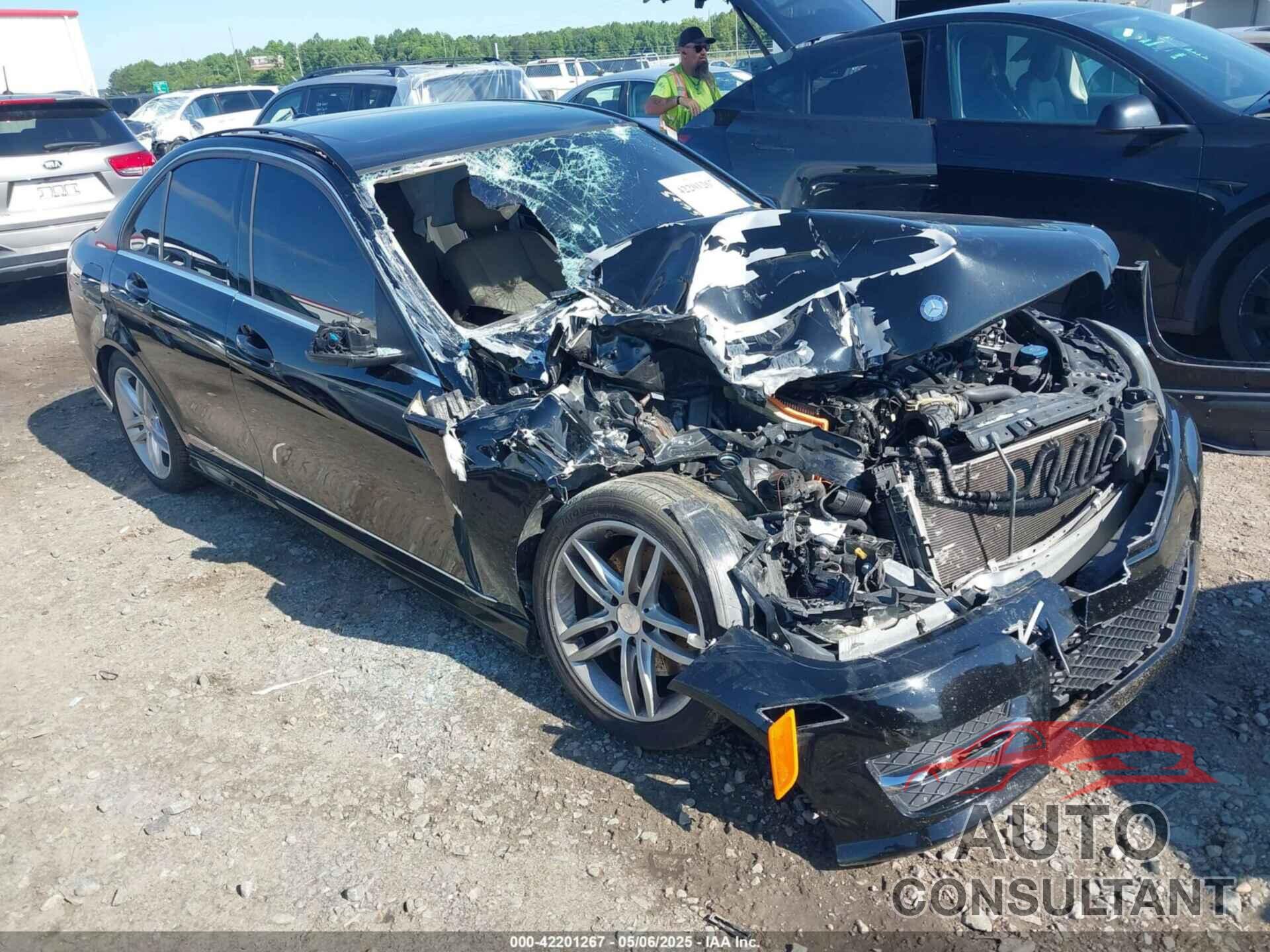 MERCEDES-BENZ C 2013 - WDDGF8AB3DG123189