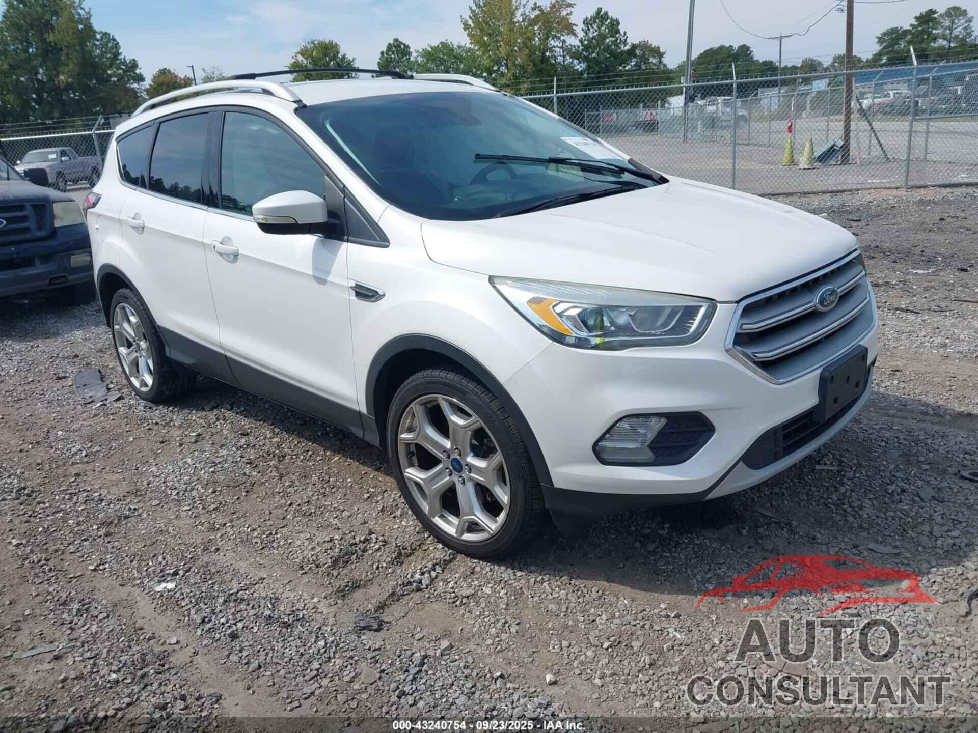 FORD ESCAPE 2017 - 1FMCU9JD5HUA86400
