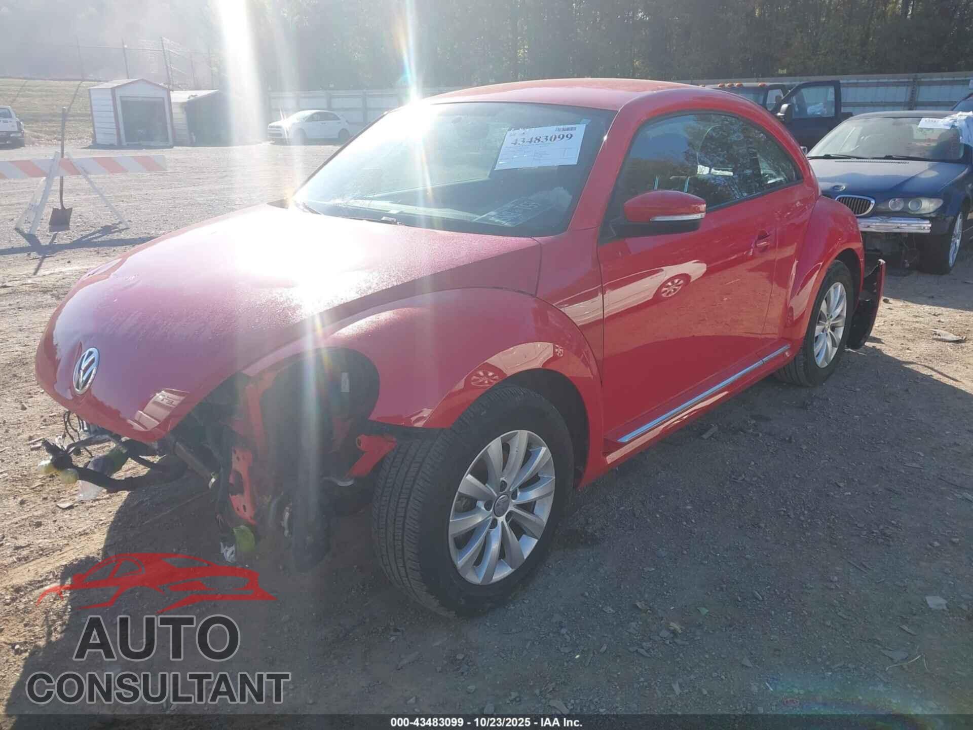 VOLKSWAGEN BEETLE 2019 - 3VWFD7AT7KM708372