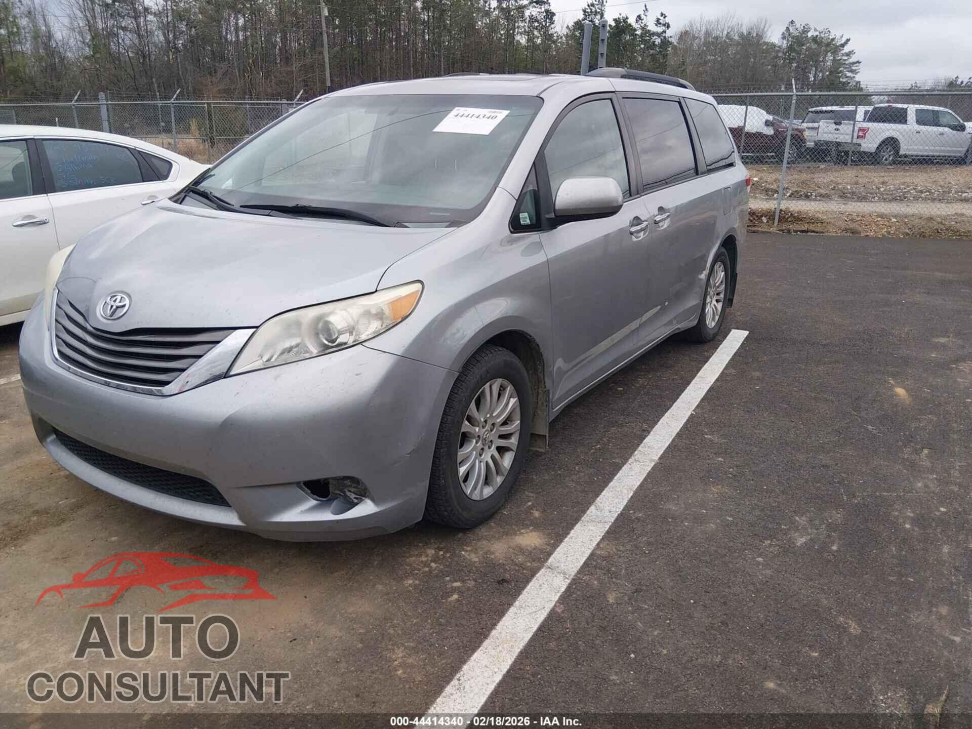TOYOTA SIENNA 2013 - 5TDYK3DC8DS337750