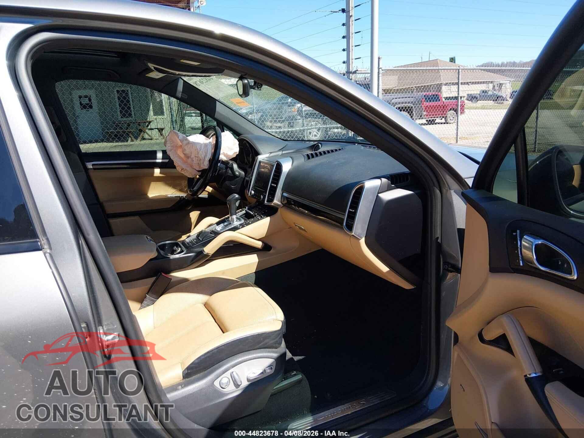 PORSCHE CAYENNE 2017 - WP1AB2A24HLA53304