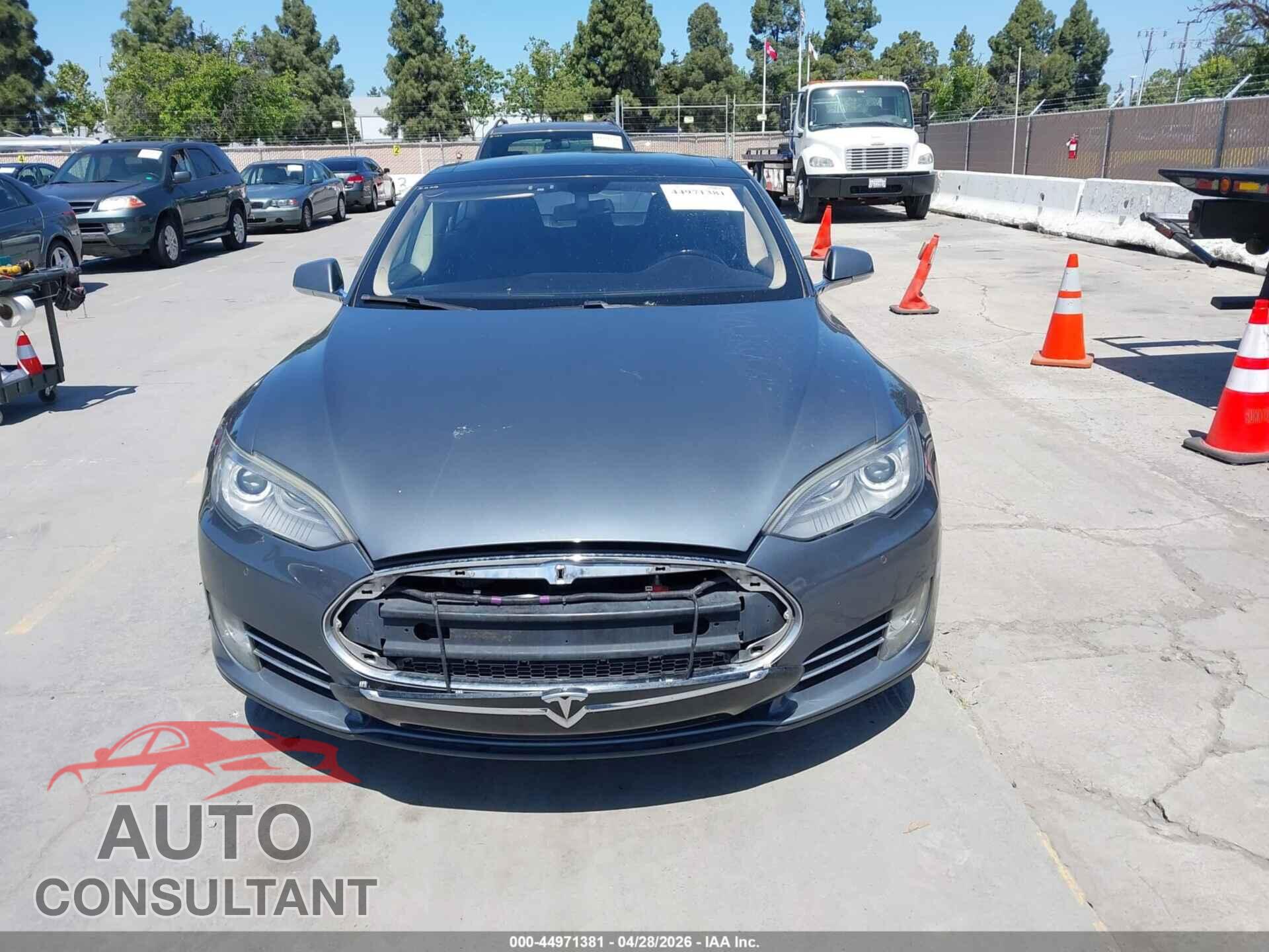 TESLA MODEL S 2013 - 5YJSA1DN8DFP28982