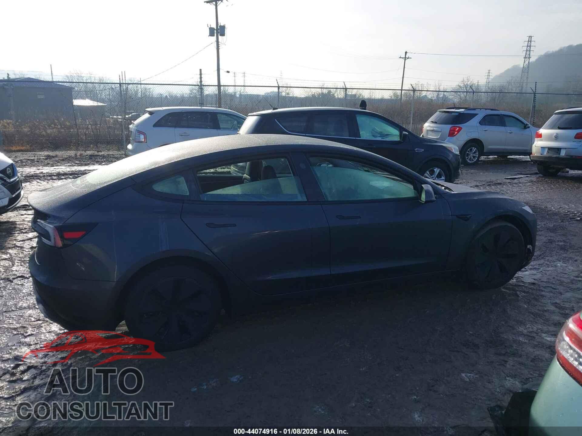TESLA MODEL 3 2024 - 5YJ3E1EA8RF771584
