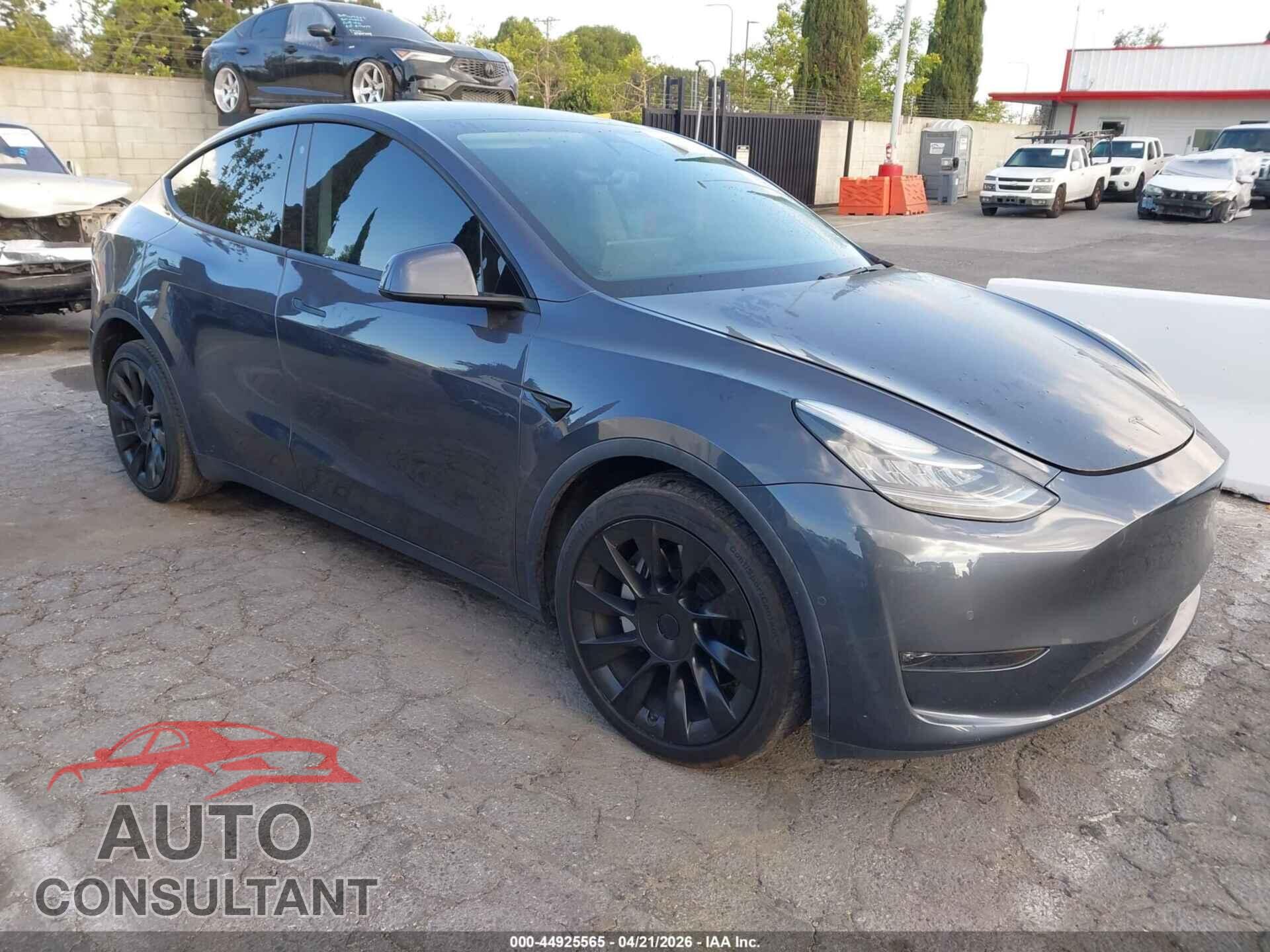 TESLA MODEL Y 2020 - 5YJYGDEE8LF058356