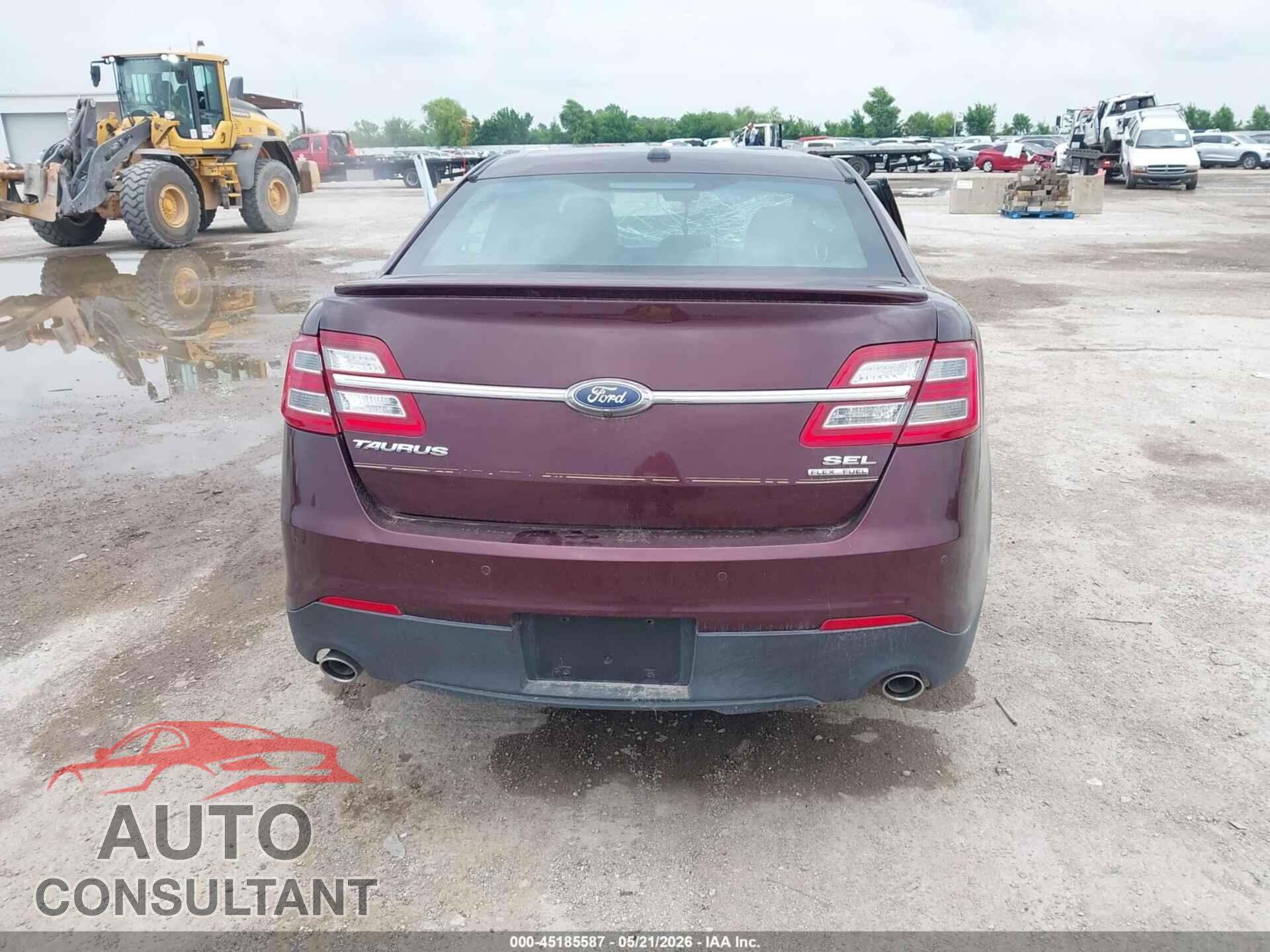 FORD TAURUS 2018 - 1FAHP2E83JG111892
