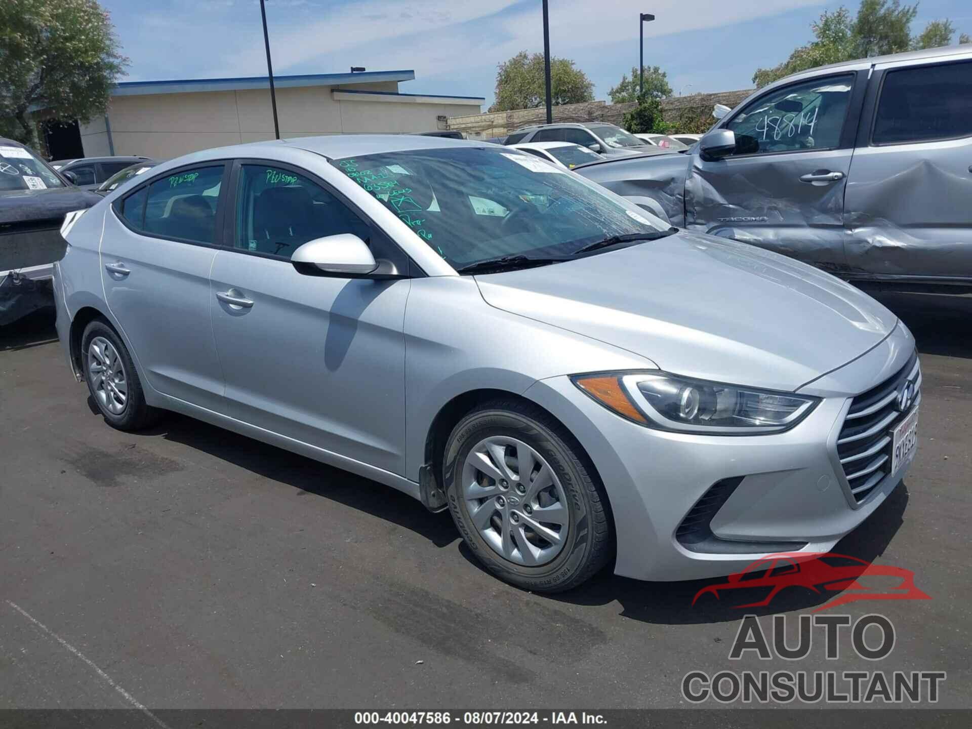 HYUNDAI ELANTRA 2018 - KMHD74LFXJU646110