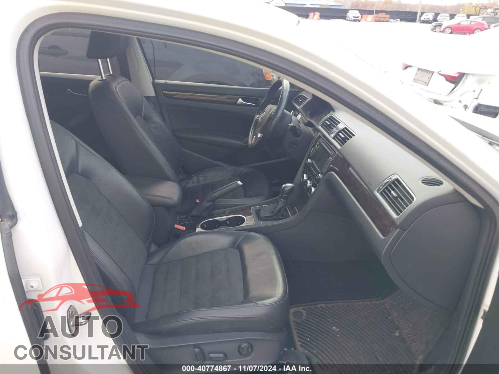 VOLKSWAGEN PASSAT 2014 - 1VWCN7A30EC005329