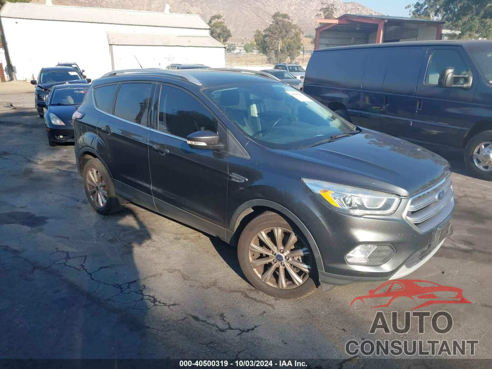 FORD ESCAPE 2017 - 1FMCU0J92HUB81181