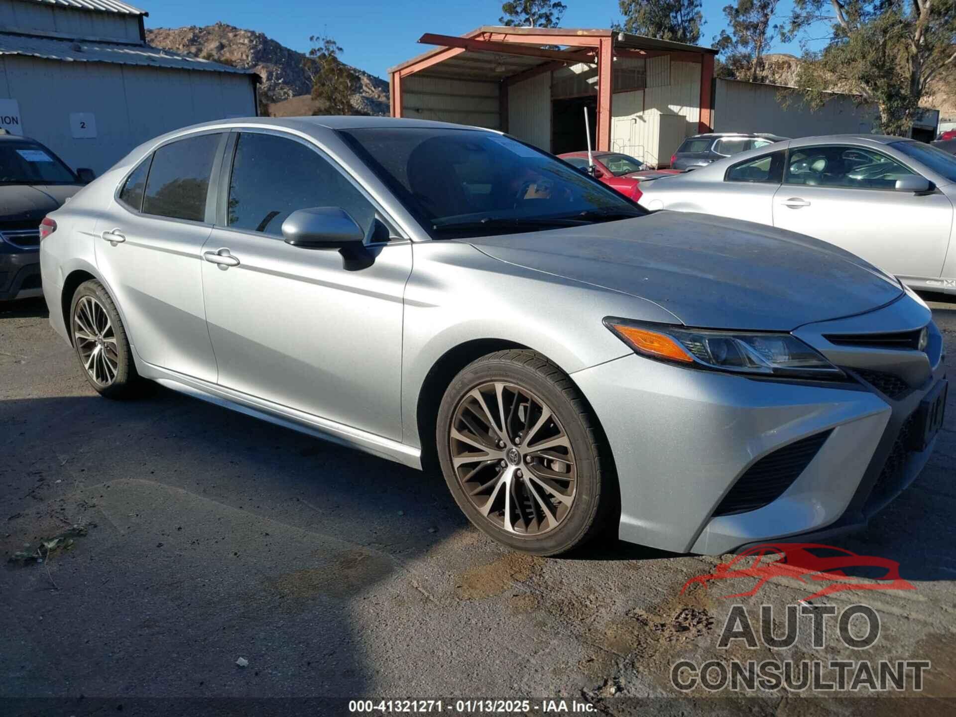 TOYOTA CAMRY 2018 - 4T1B11HKXJU071083