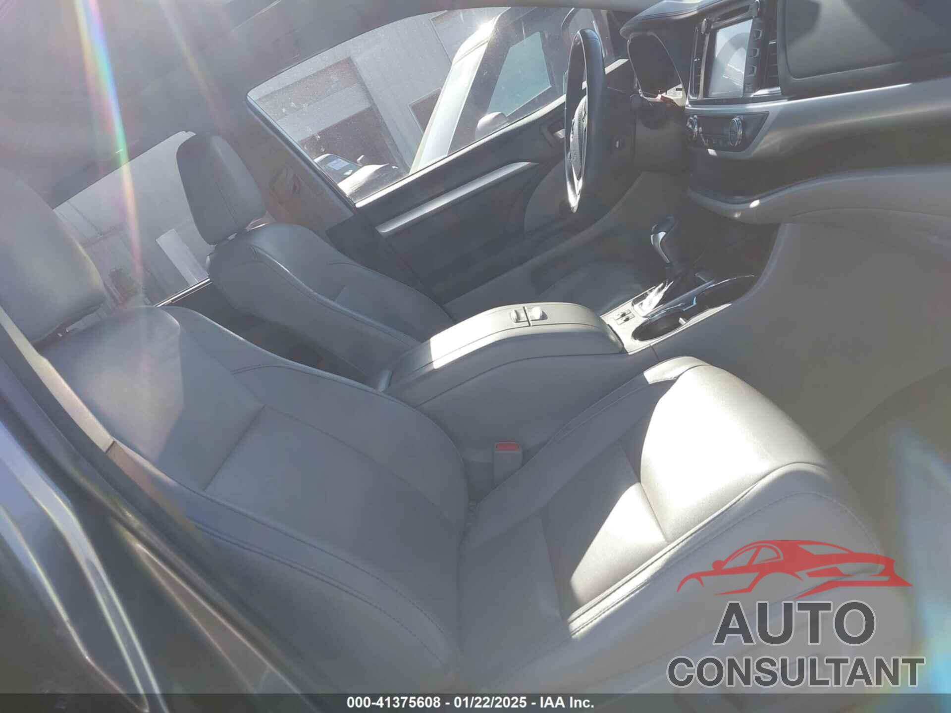 TOYOTA HIGHLANDER 2018 - 5TDKZRFH7JS540606