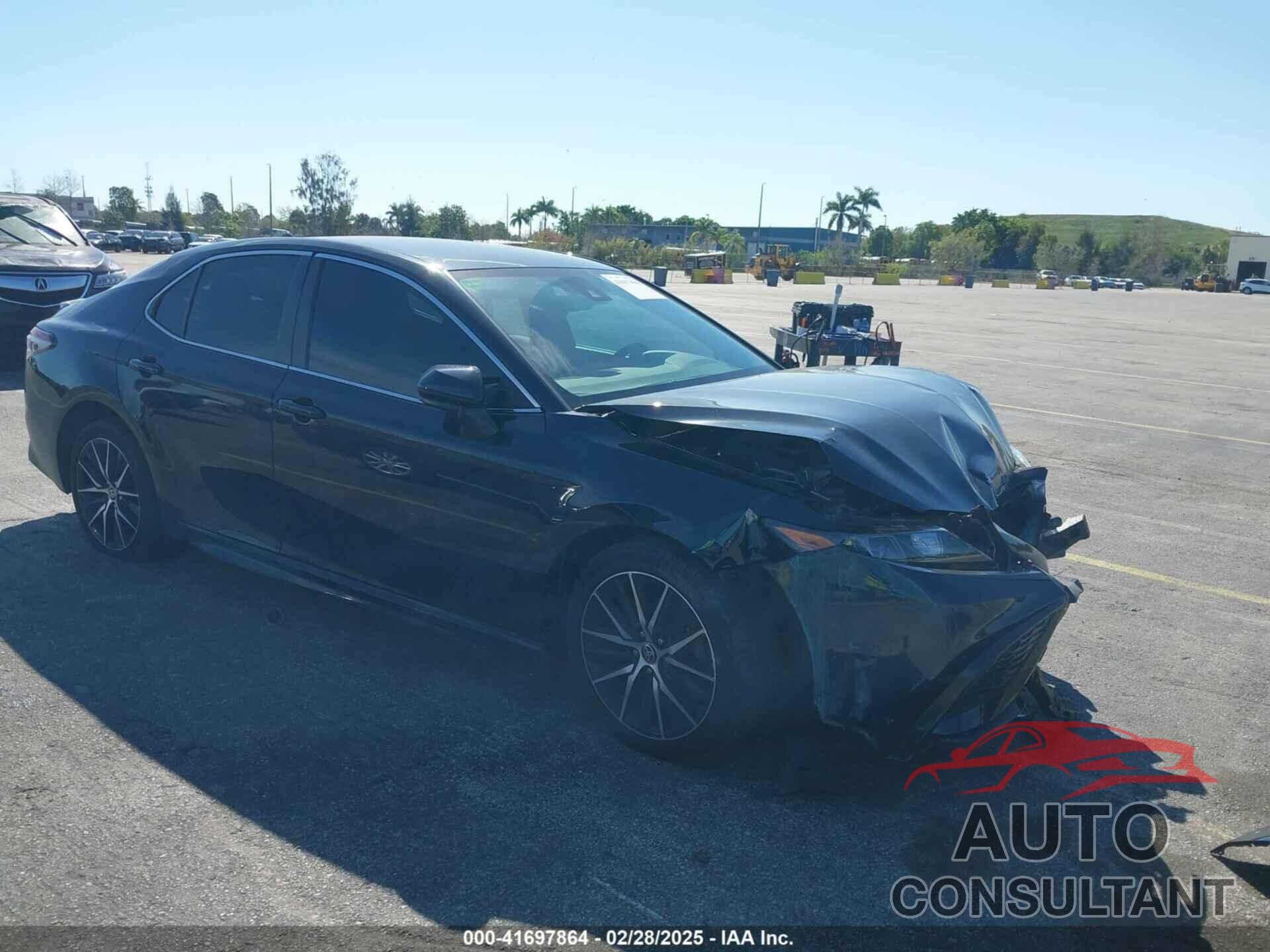TOYOTA CAMRY 2021 - 4T1G11AK0MU450257