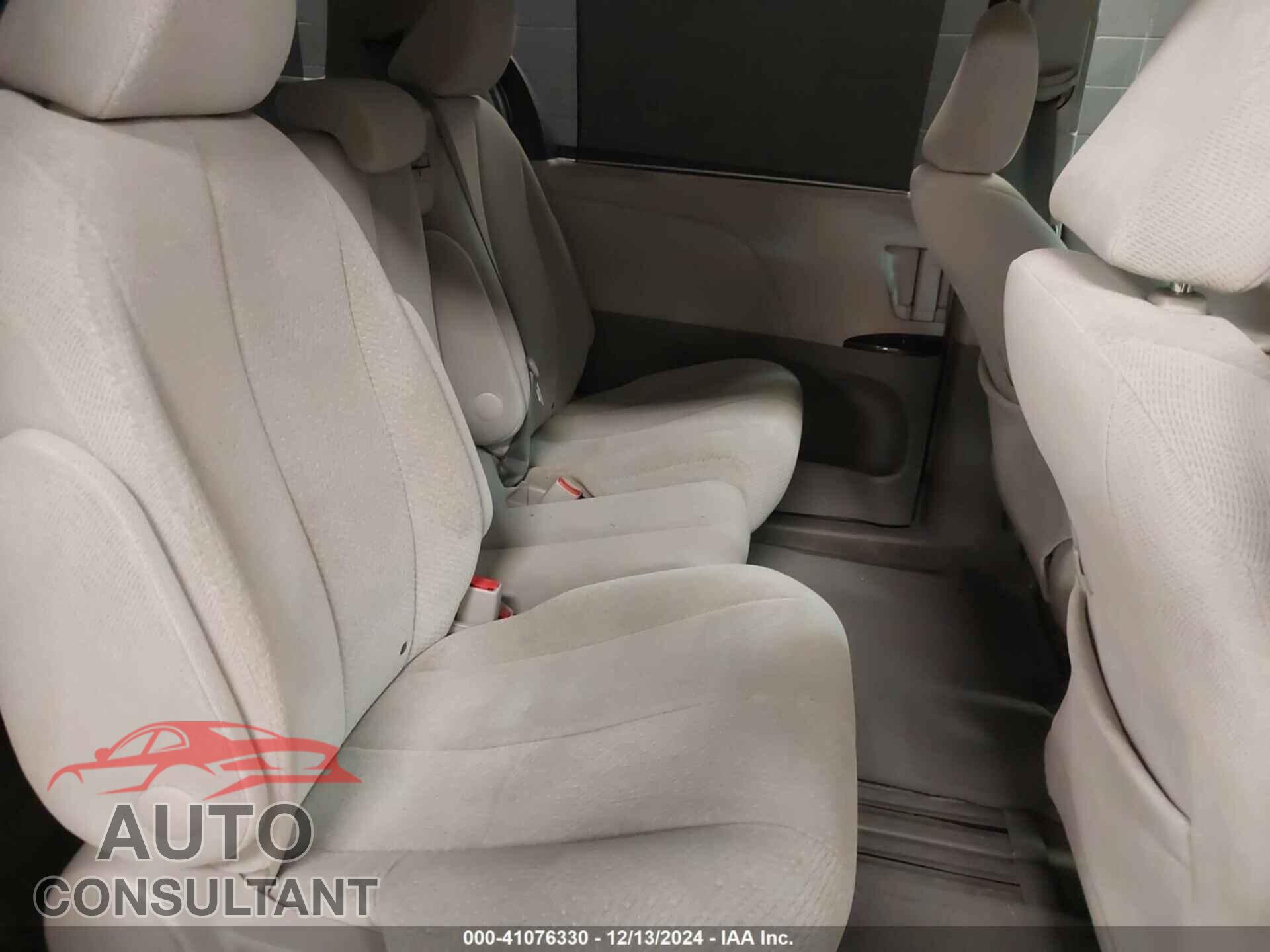 TOYOTA SIENNA 2011 - 5TDKK3DC8BS170566