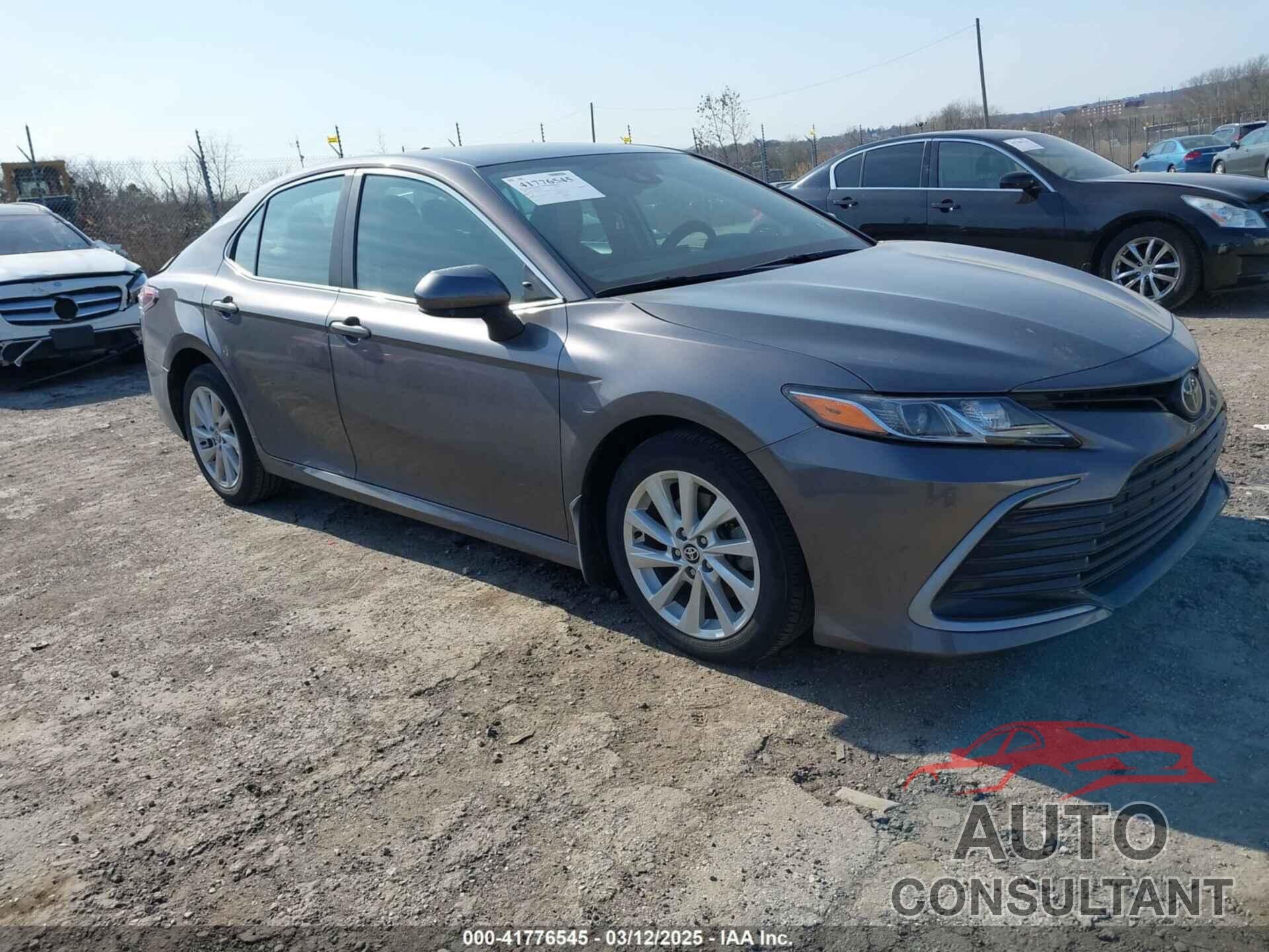 TOYOTA CAMRY 2022 - 4T1C11AK7NU016904