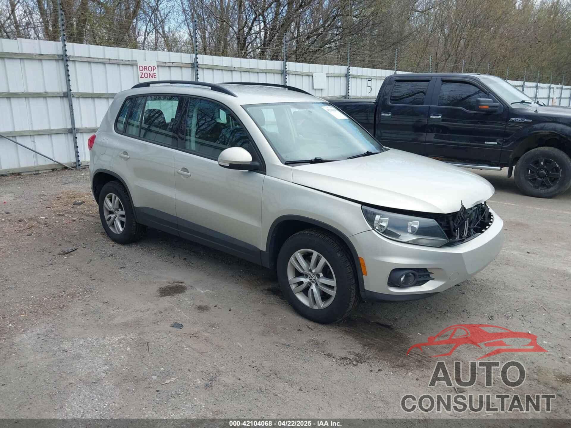 VOLKSWAGEN TIGUAN 2015 - WVGBV7AX3FW588413
