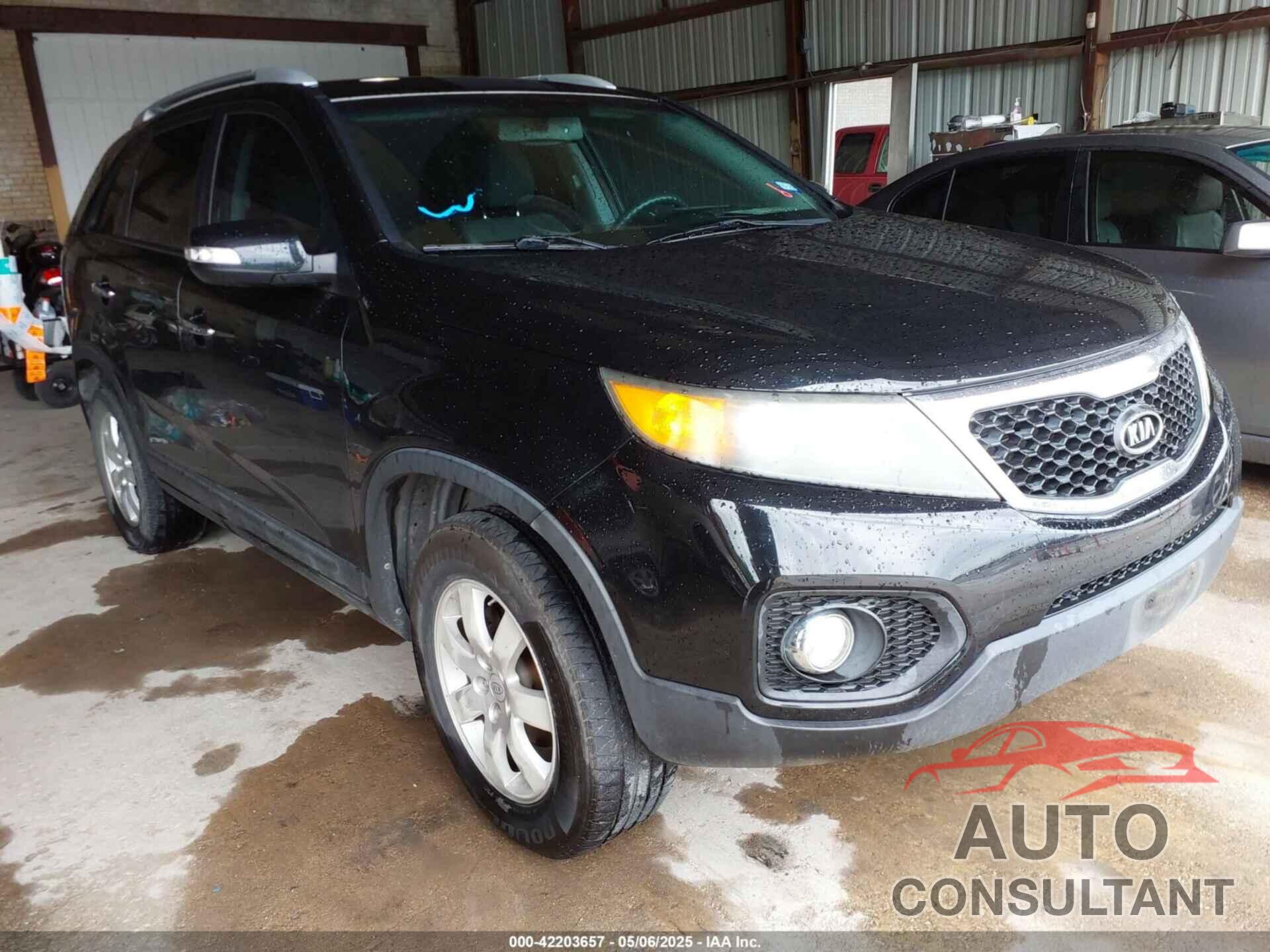 KIA SORENTO 2011 - 5XYKT4A12BG078498