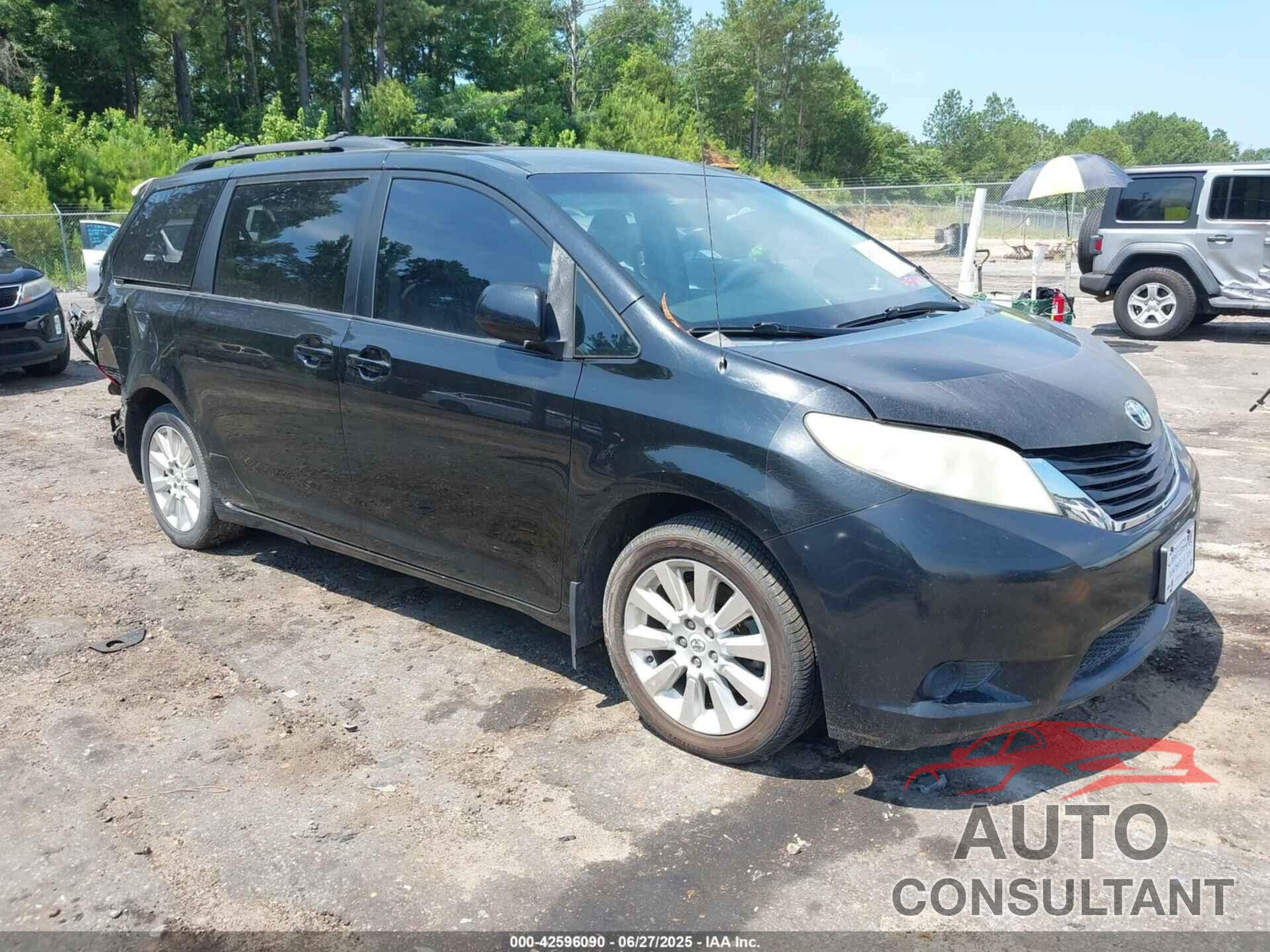 TOYOTA SIENNA 2011 - 5TDJK3DC4BS027433
