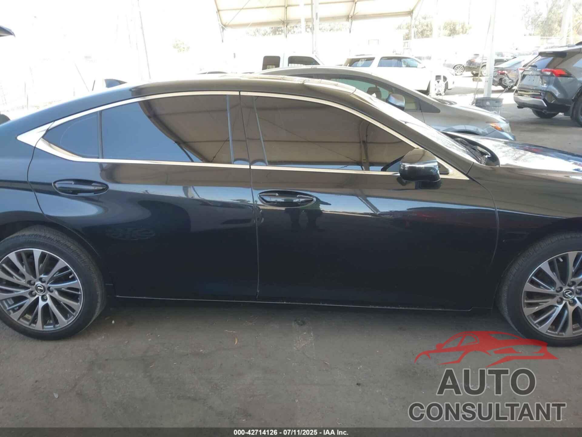 LEXUS ES 300H 2019 - JTHB21B13K2043784