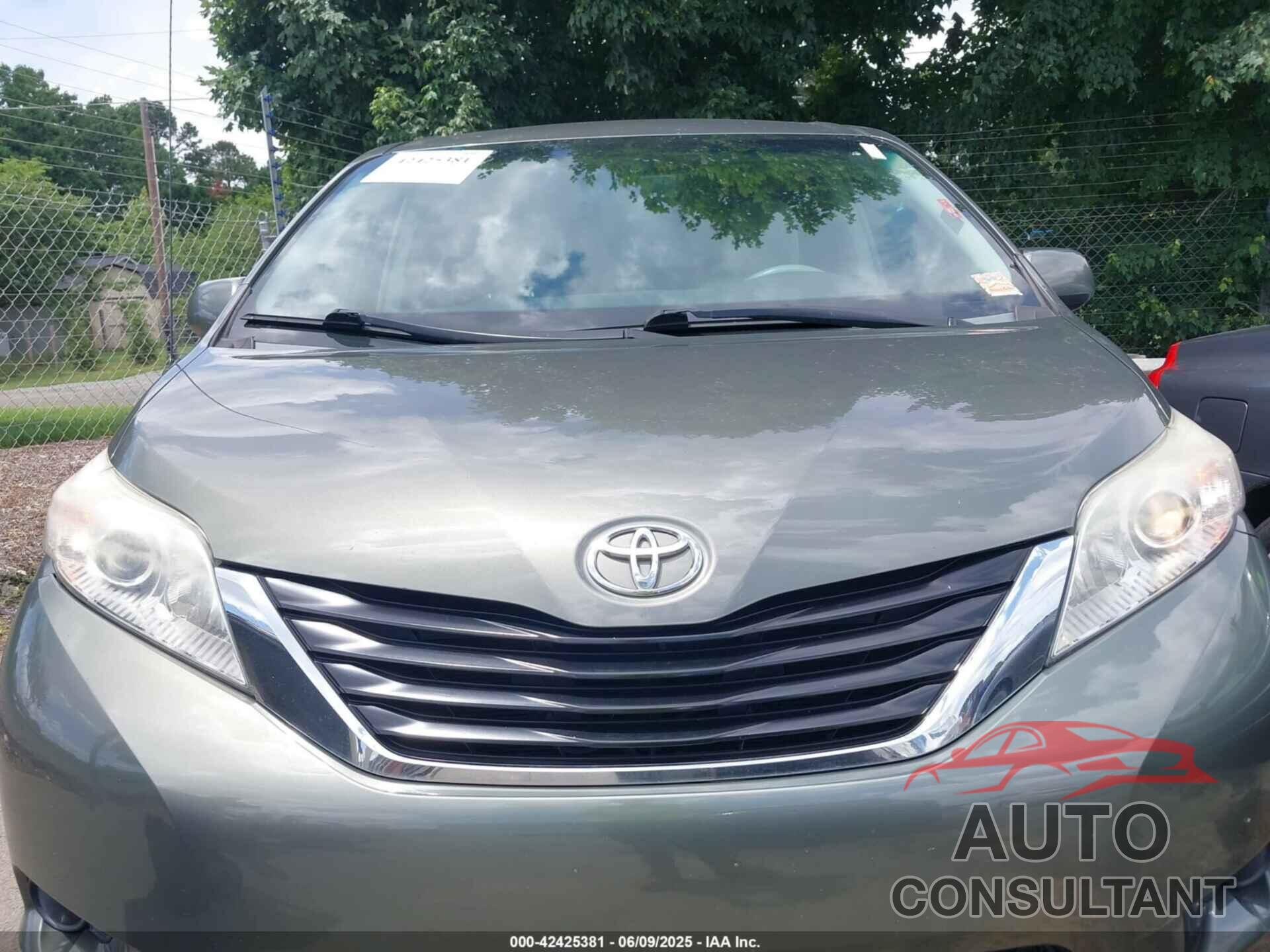 TOYOTA SIENNA 2011 - 5TDKK3DC6BS156696