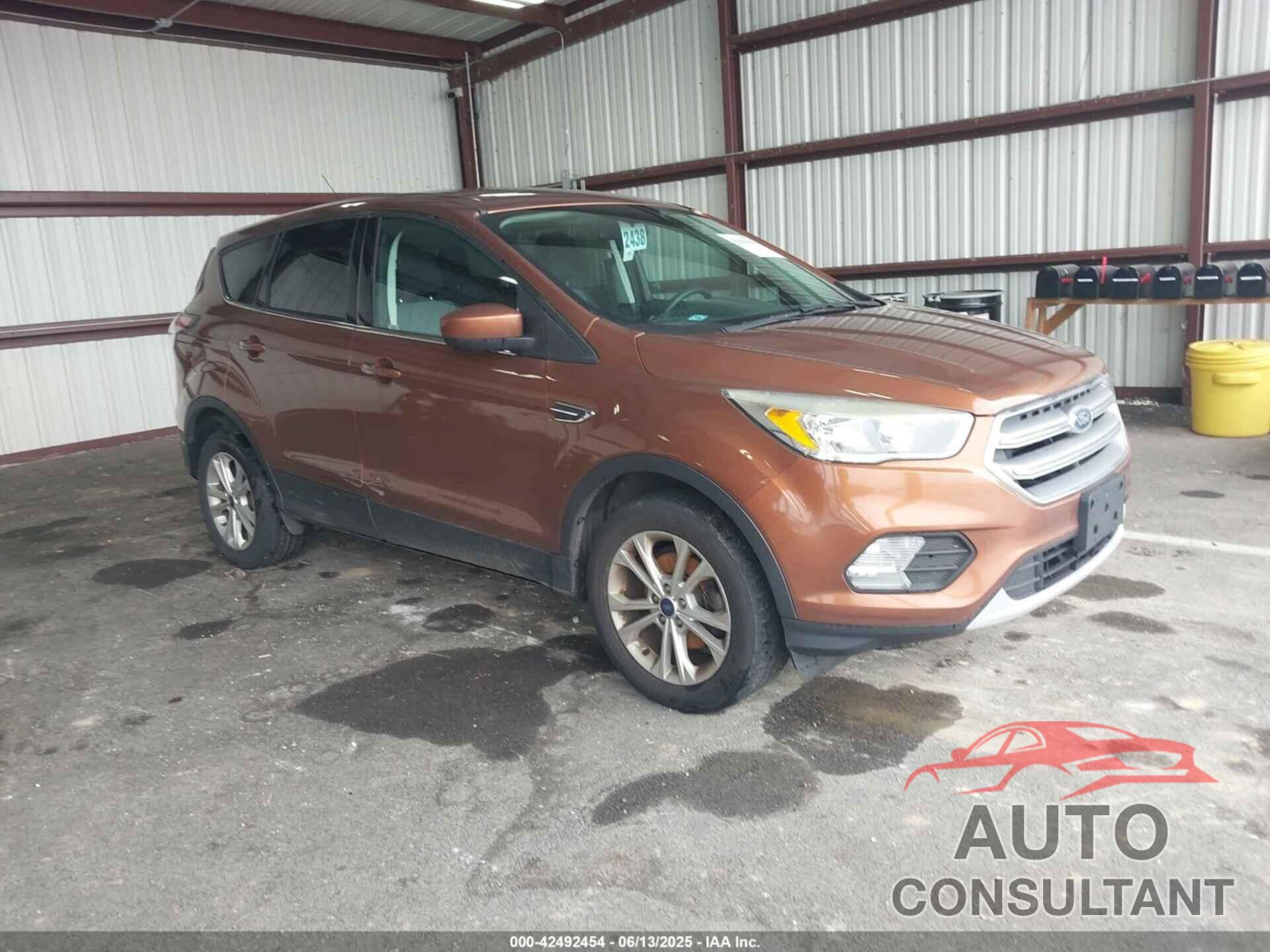FORD ESCAPE 2017 - 1FMCU0GD0HUA52349