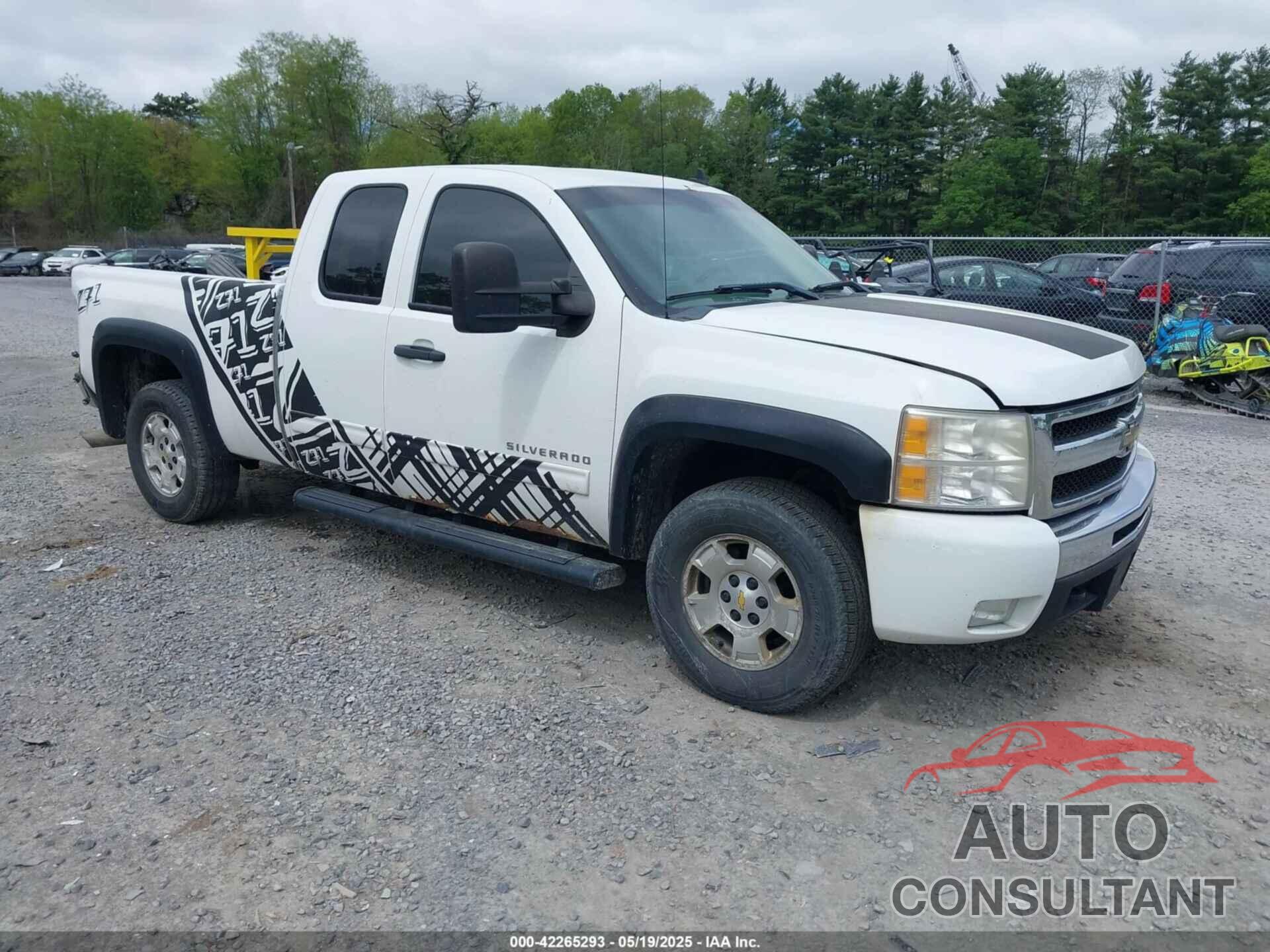 CHEVROLET SILVERADO 1500 2011 - 1GCRKSE36BZ130444