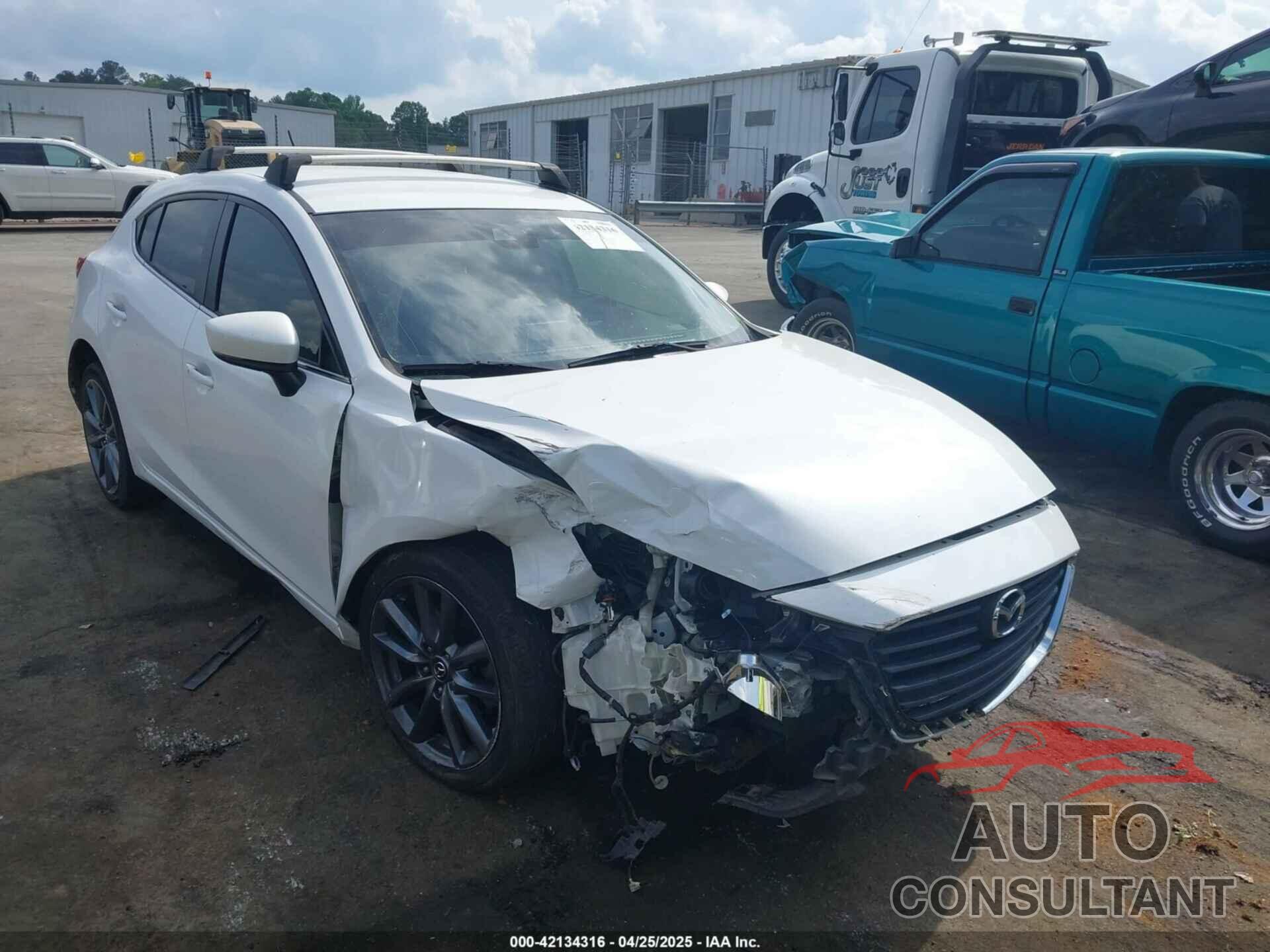 MAZDA MAZDA3 2018 - 3MZBN1L39JM184985