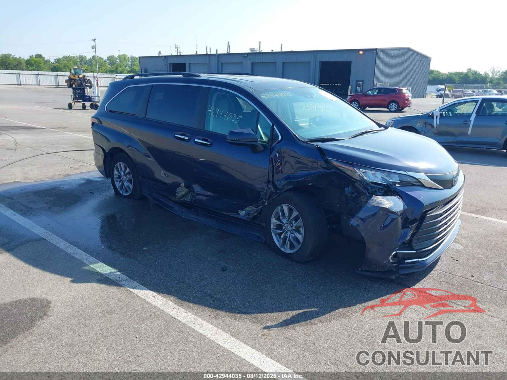 TOYOTA SIENNA 2021 - 5TDJSKFC8MS003825
