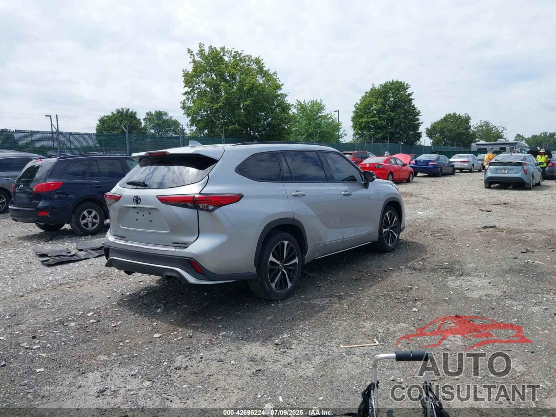 TOYOTA HIGHLANDER 2022 - 5TDLZRBH8NS198146