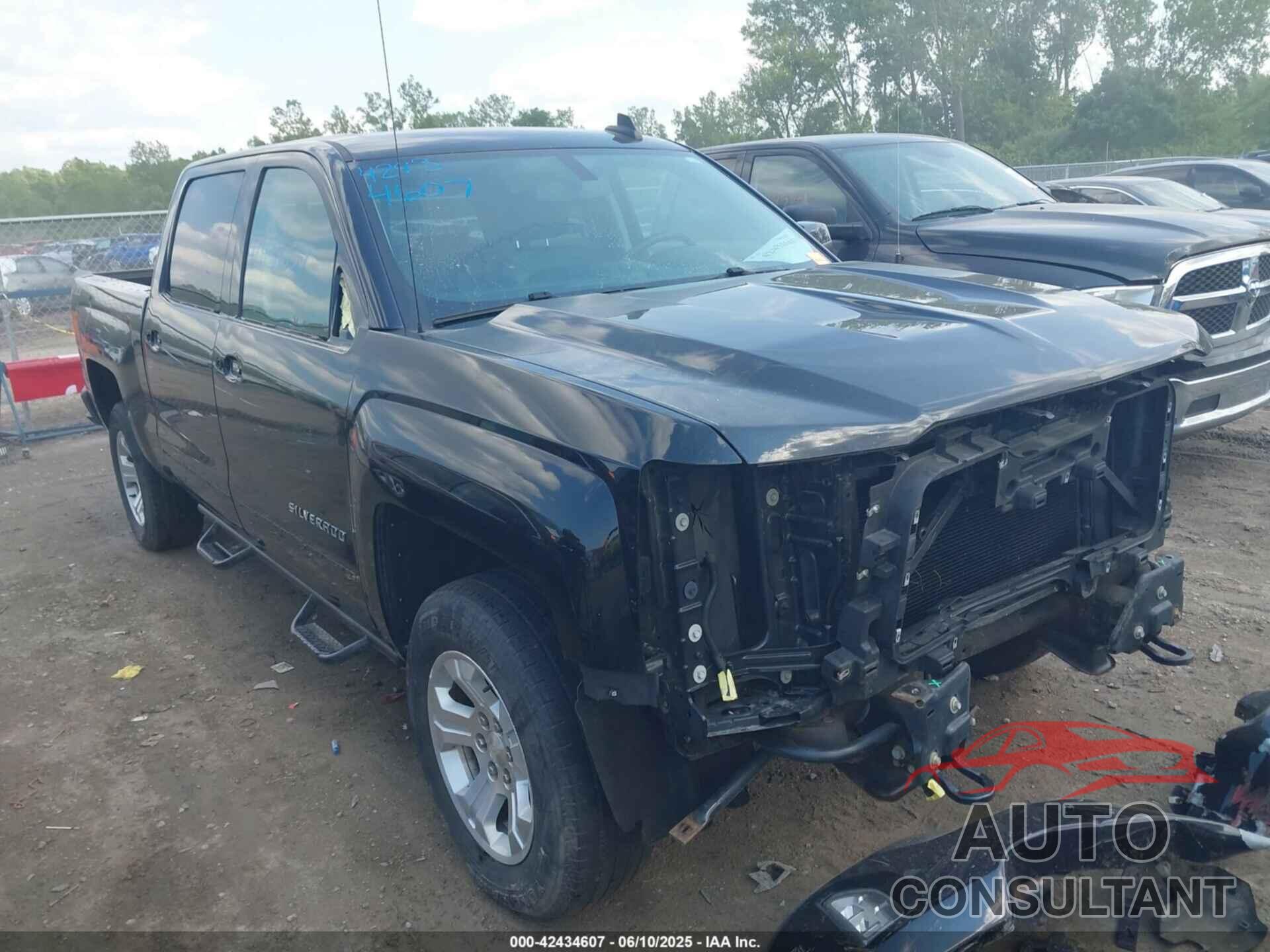 CHEVROLET SILVERADO 1500 2018 - 3GCUKREC2JG496807