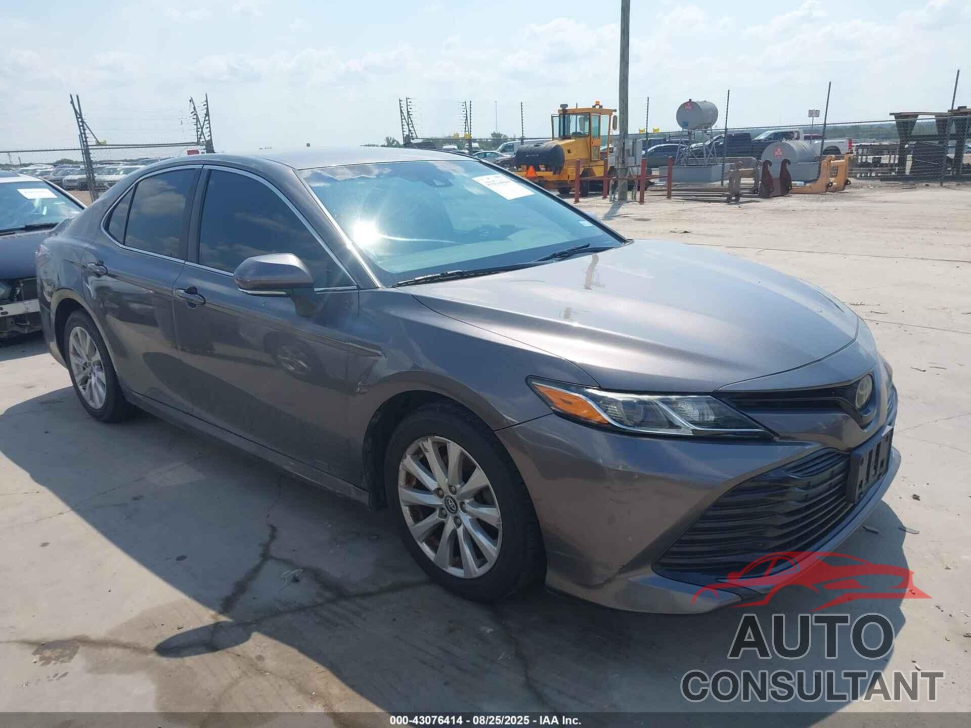 TOYOTA CAMRY 2018 - 4T1B11HK4JU105471