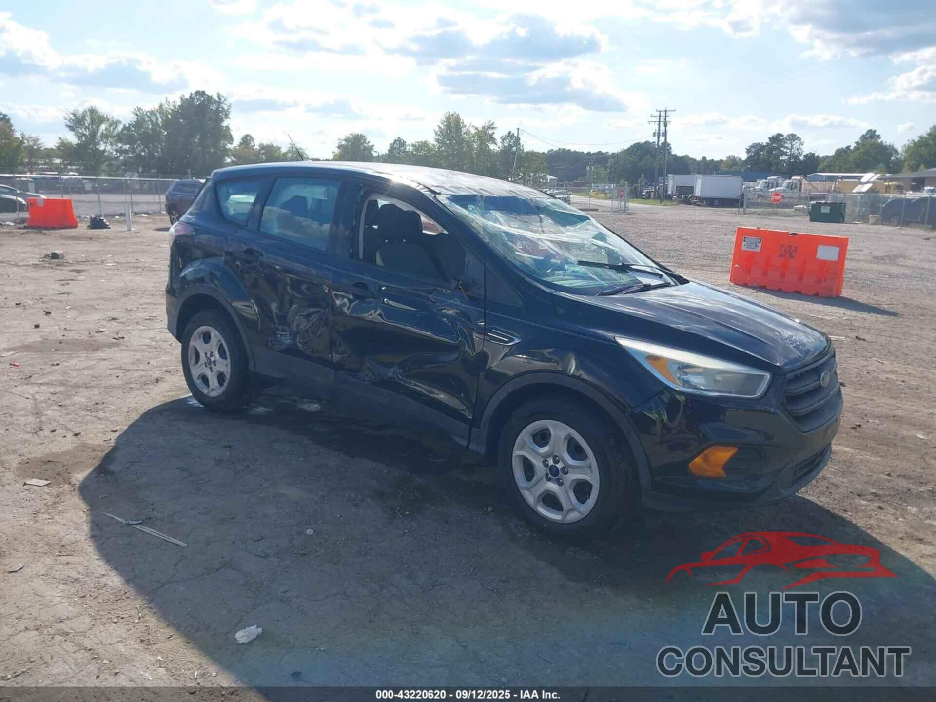 FORD ESCAPE 2017 - 1FMCU0F7XHUA18642