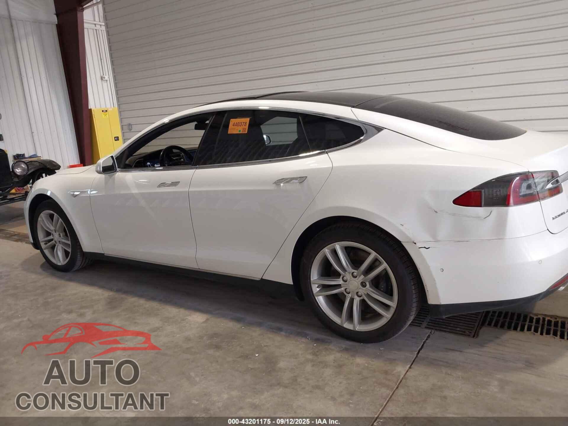 TESLA MODEL S 2015 - 5YJSA1E27FF112701