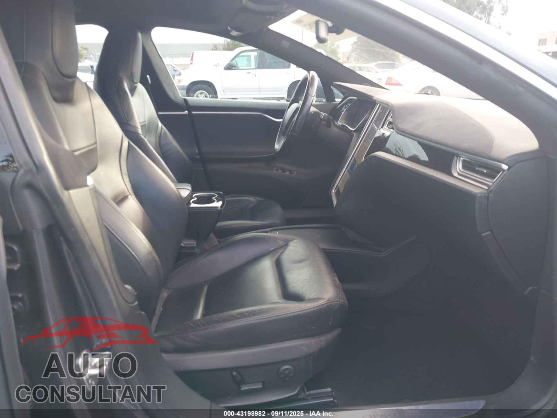 TESLA MODEL S 2016 - 5YJSA1E26GF143035
