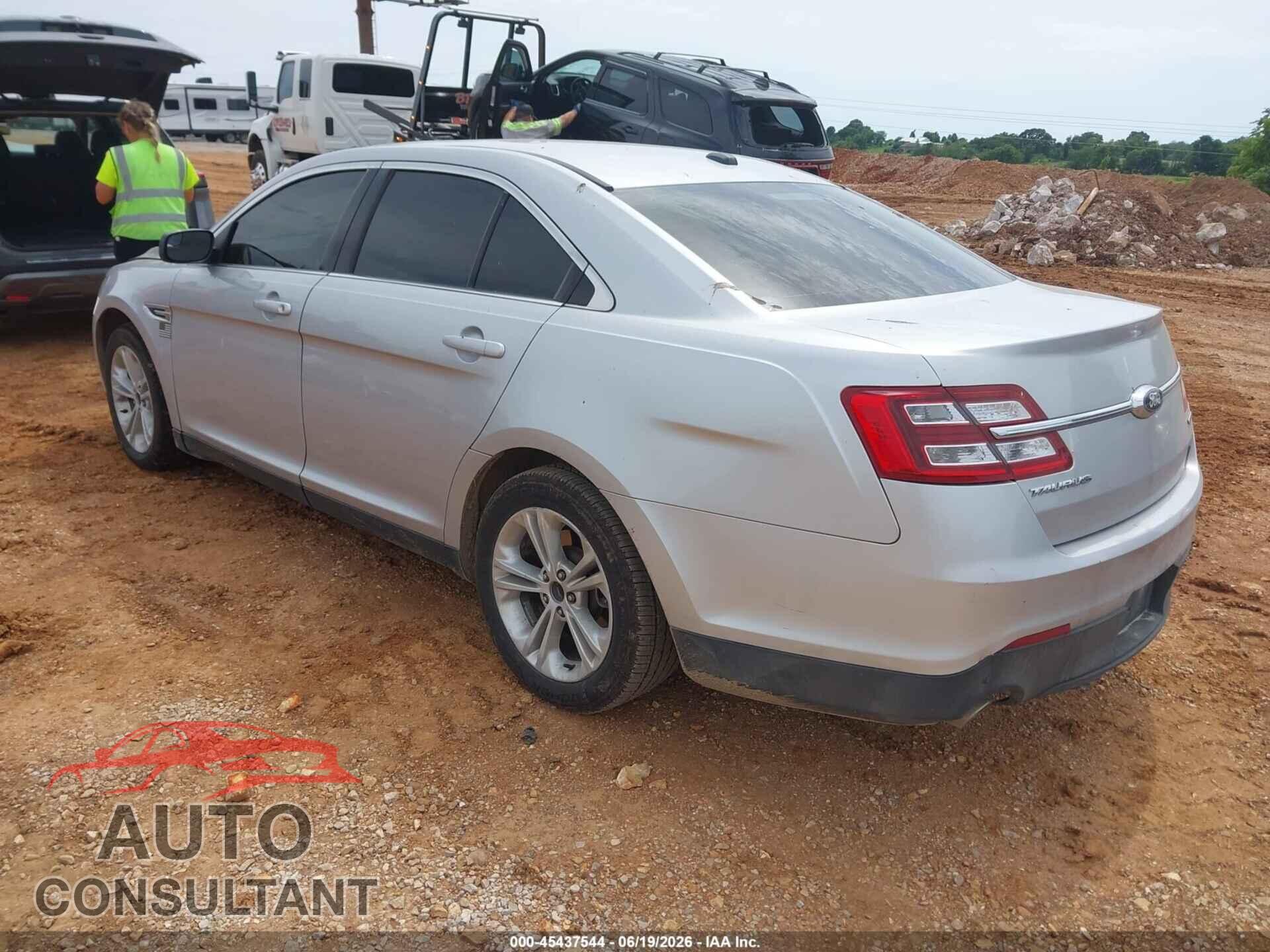 FORD TAURUS 2017 - 1FAHP2D80HG123638