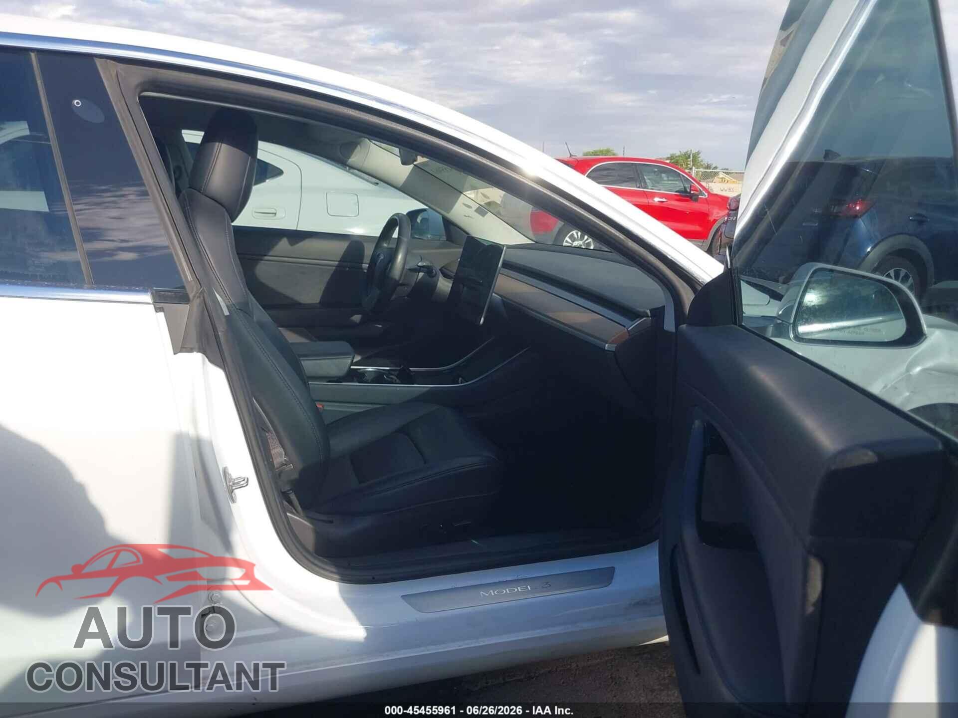TESLA MODEL 3 2018 - 5YJ3E1EA1JF019701