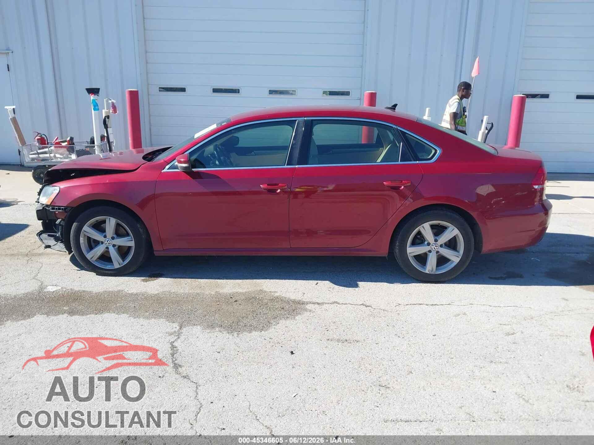 VOLKSWAGEN PASSAT 2015 - 1VWAT7A32FC091936