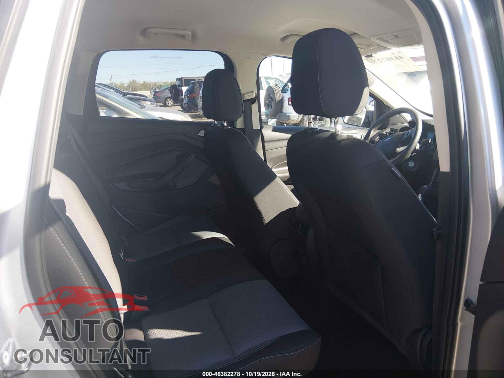 FORD ESCAPE 2017 - 1FMCU9GD0HUB00176