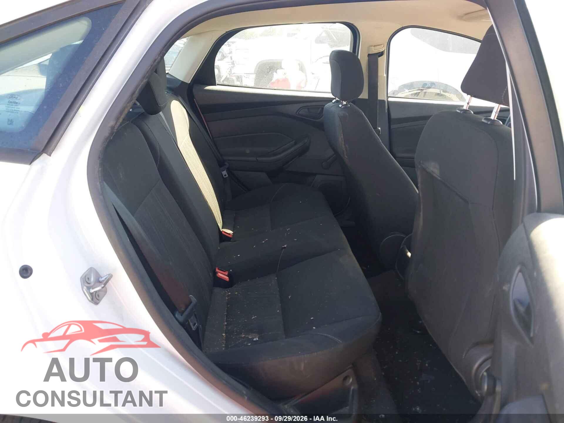 FORD FOCUS 2018 - 1FADP3E26JL323077