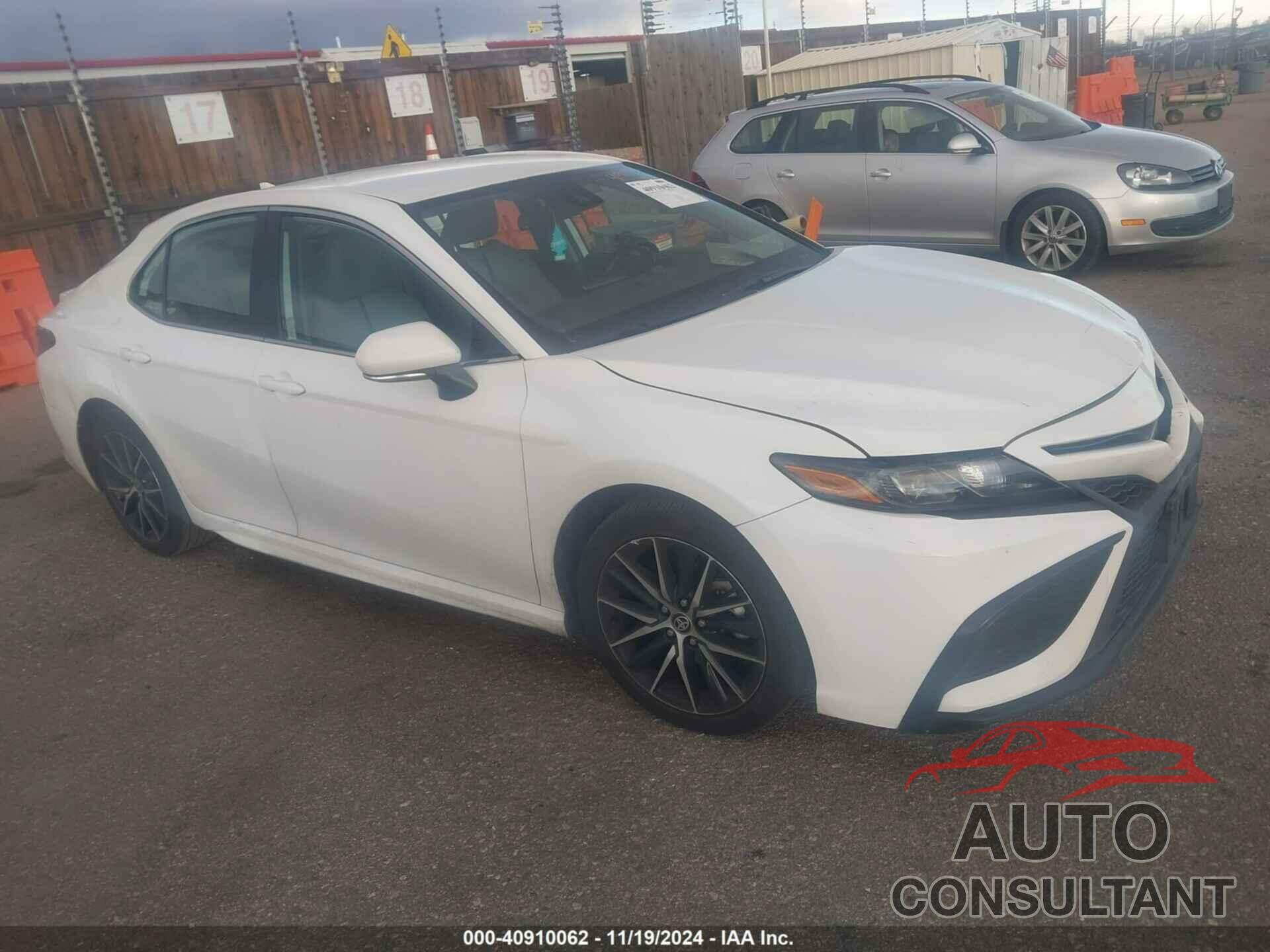 TOYOTA CAMRY 2022 - 4T1G11AK0NU072717