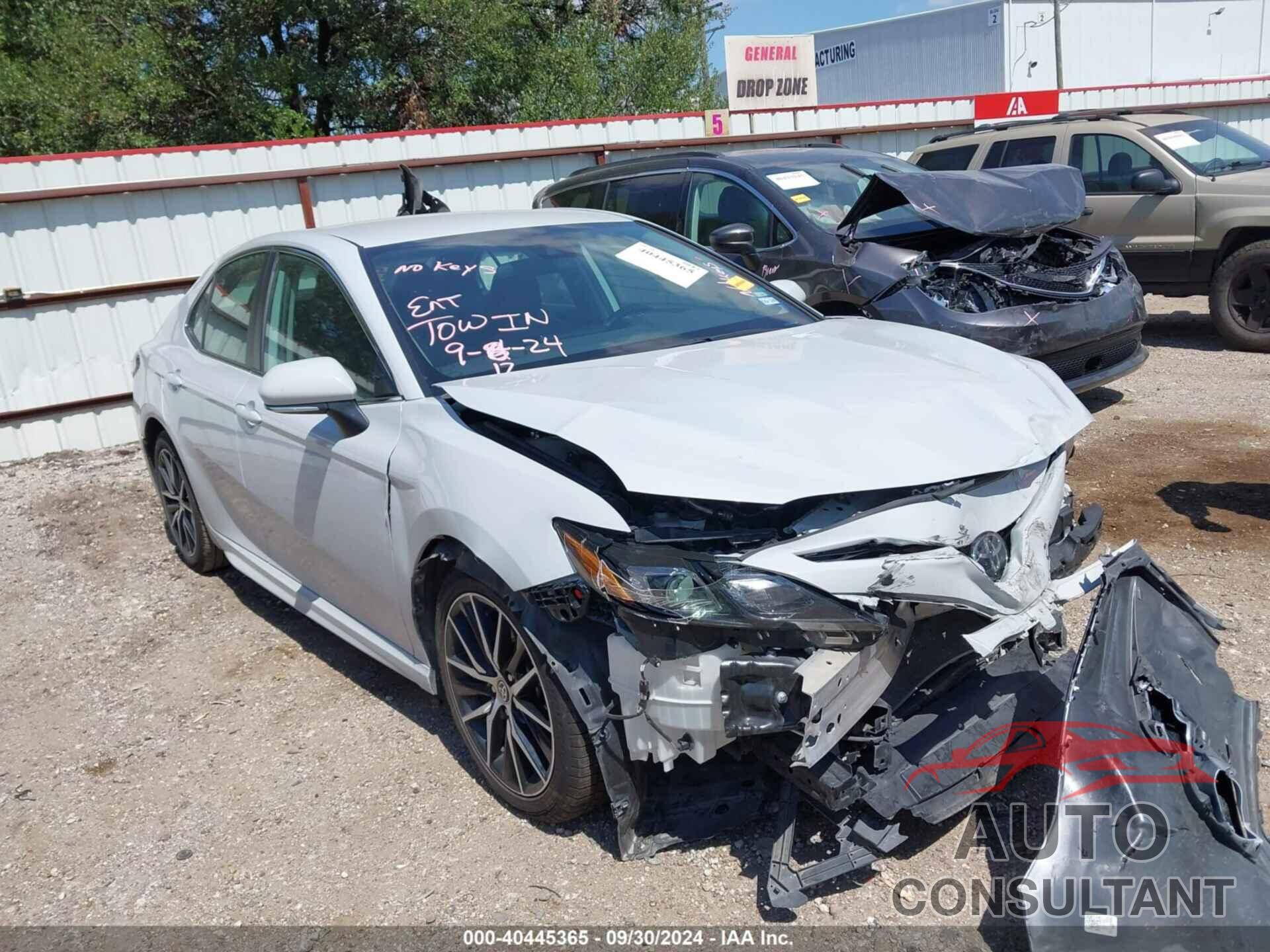TOYOTA CAMRY 2023 - 4T1G11AK4PU104667