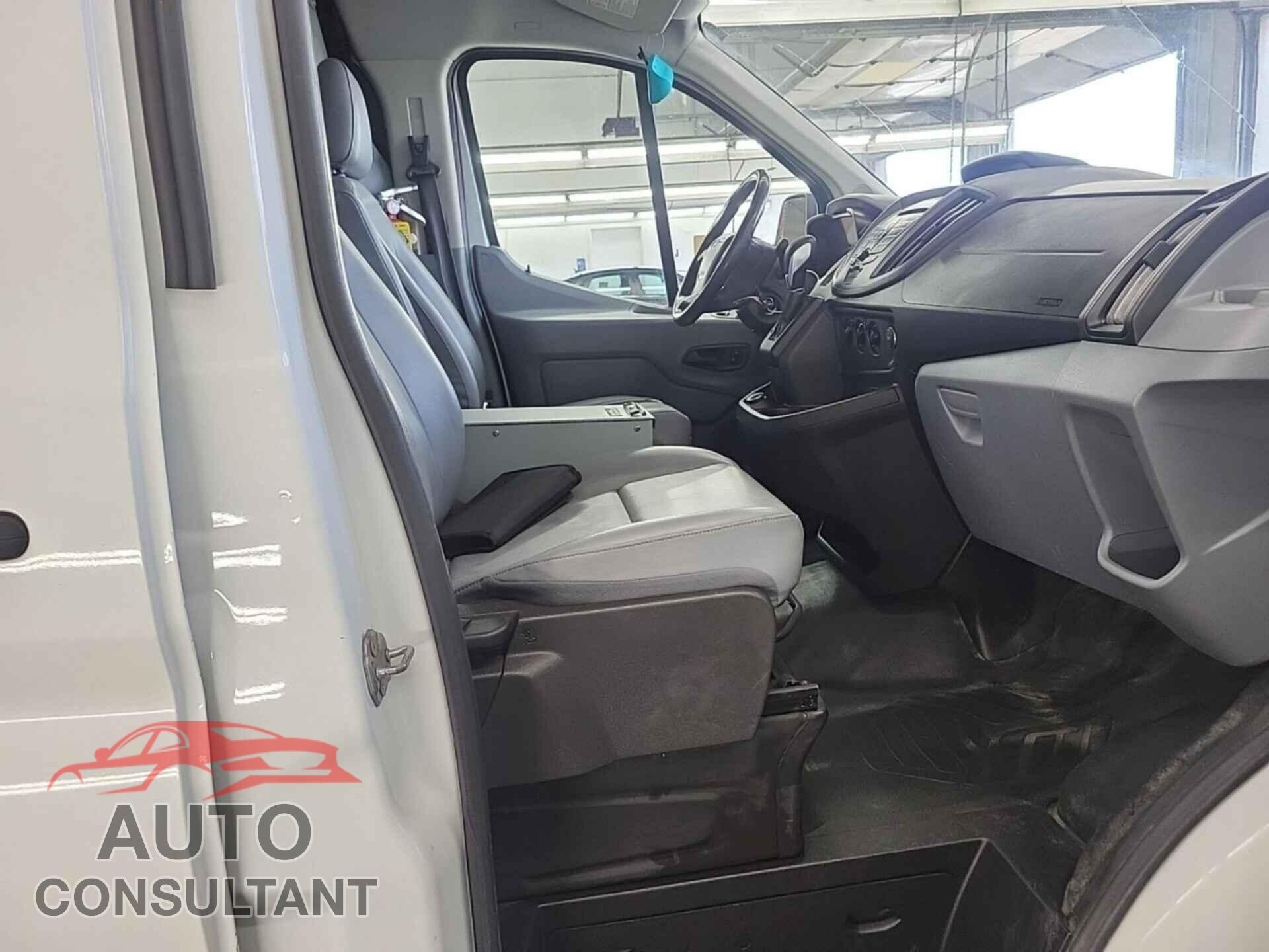 FORD TRANSIT 2017 - 1FTYR1YM0HKB36408