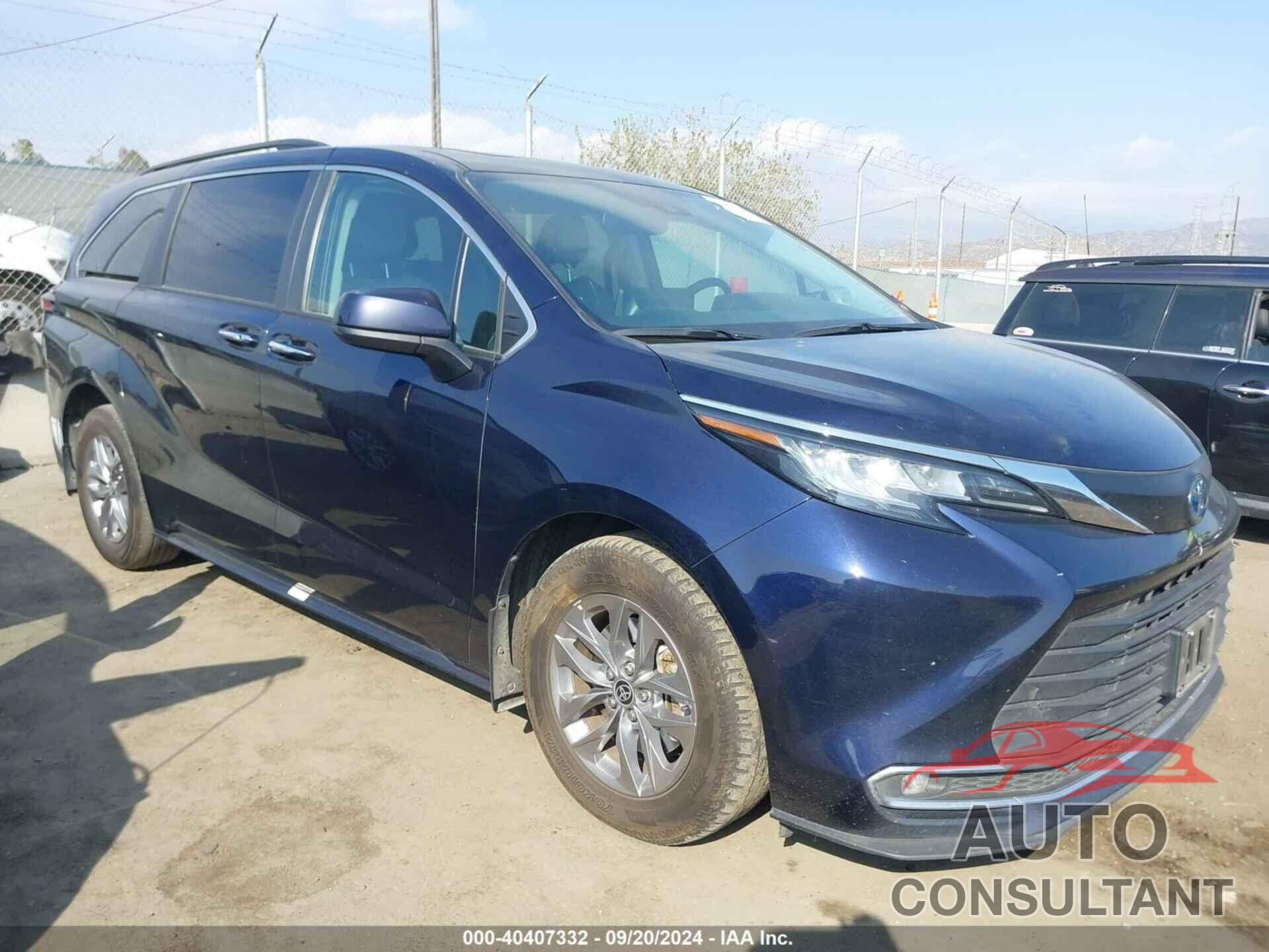 TOYOTA SIENNA 2022 - 5TDJRKEC6NS097525