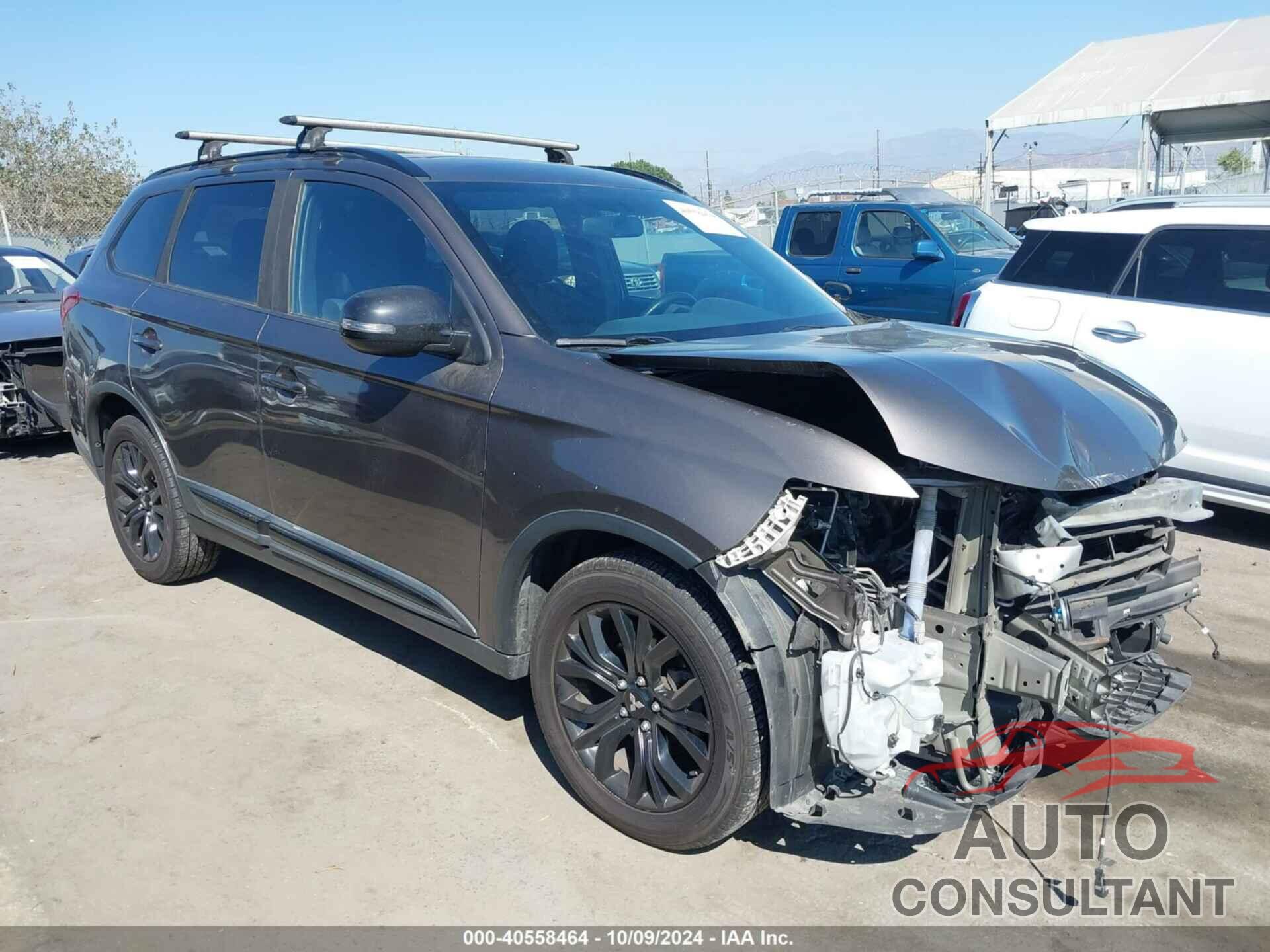 MITSUBISHI OUTLANDER 2018 - JA4AD3A36JZ051285