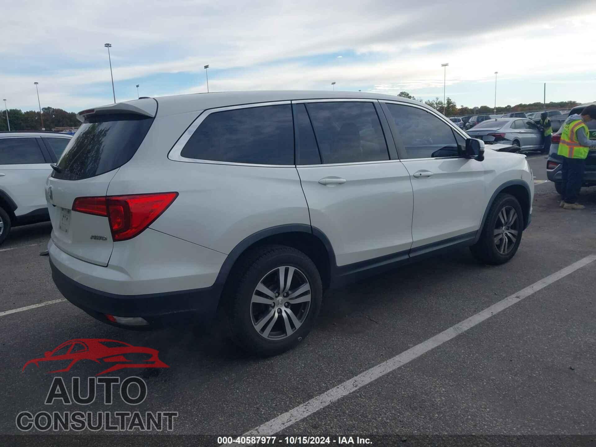 HONDA PILOT 2017 - 5FNYF6H57HB032607