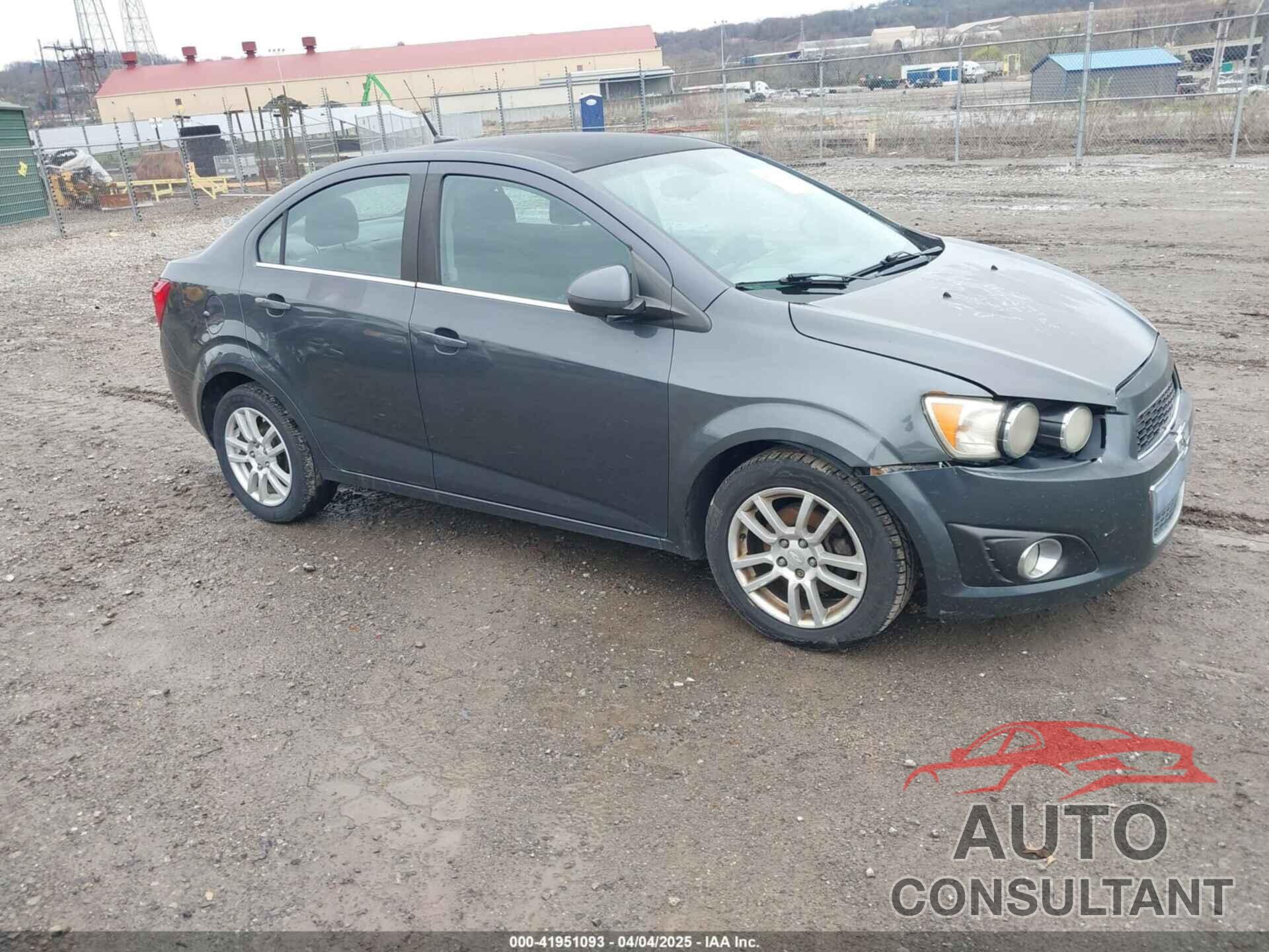 CHEVROLET SONIC 2012 - 1G1JC5SH2C4214957